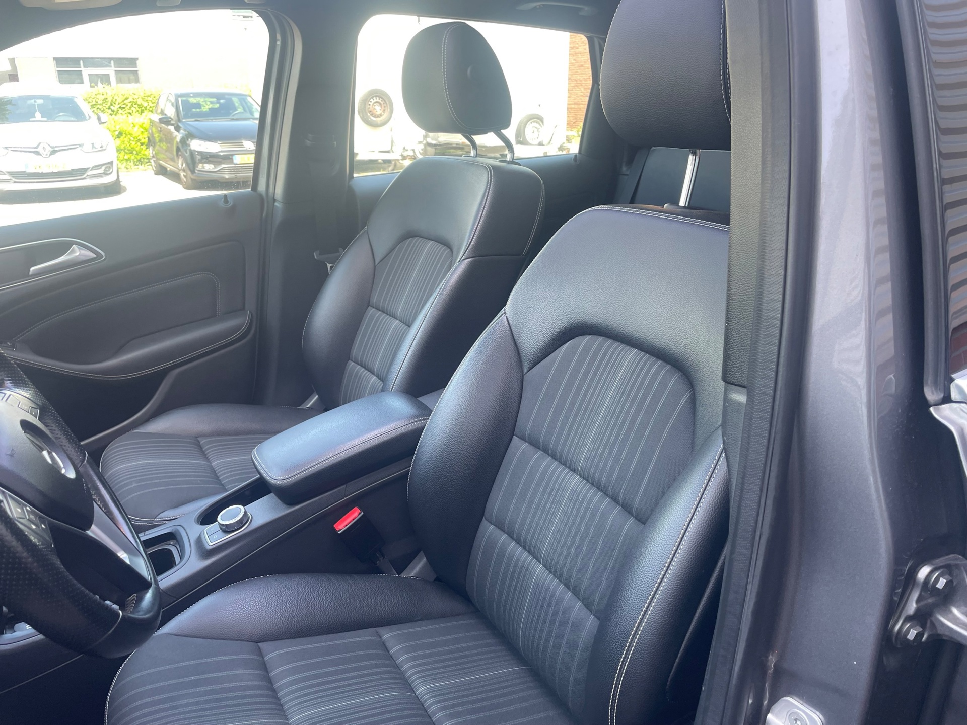Foto van Mercedes-Benz B 180