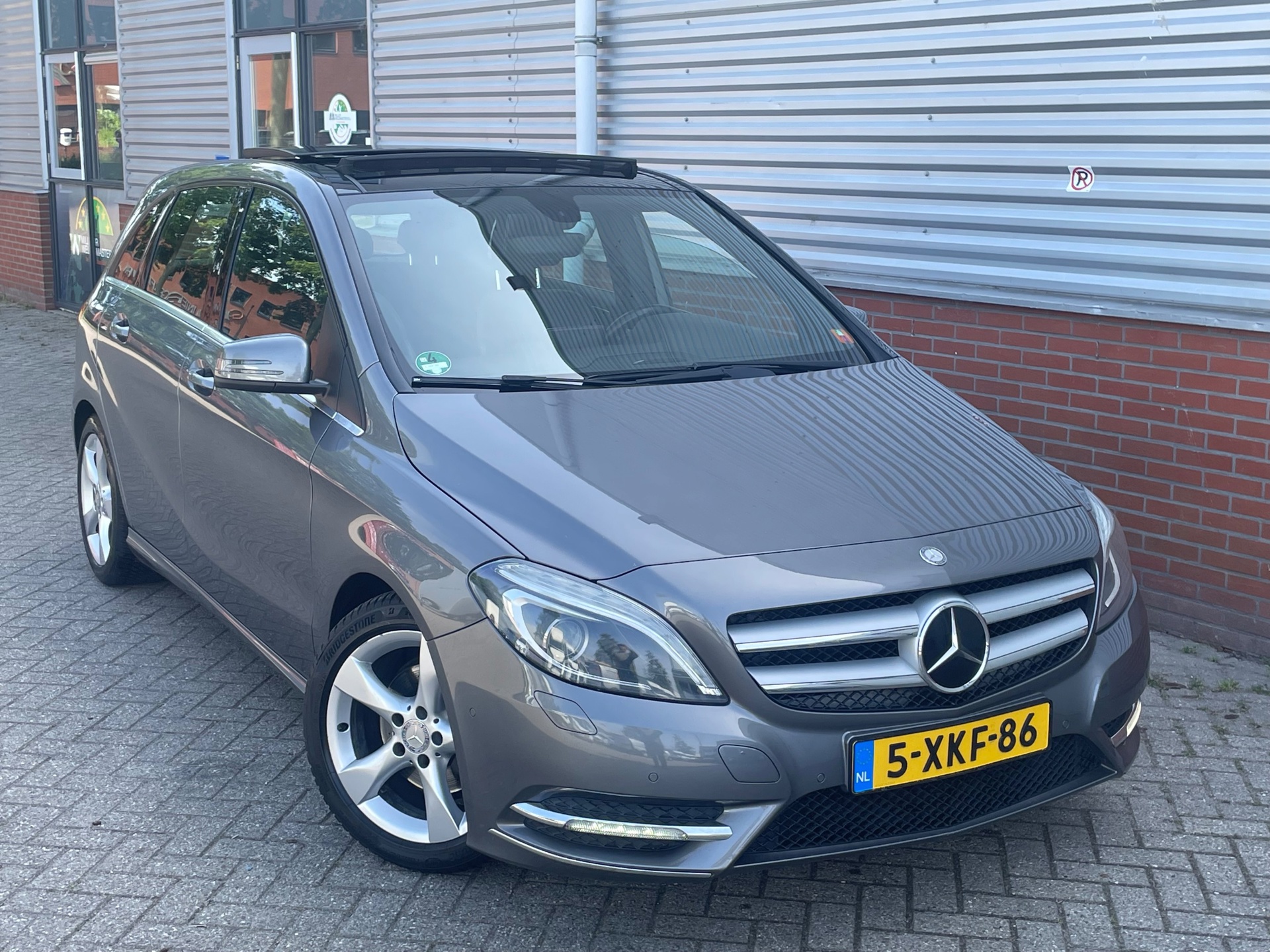 Foto van Mercedes-Benz B 180