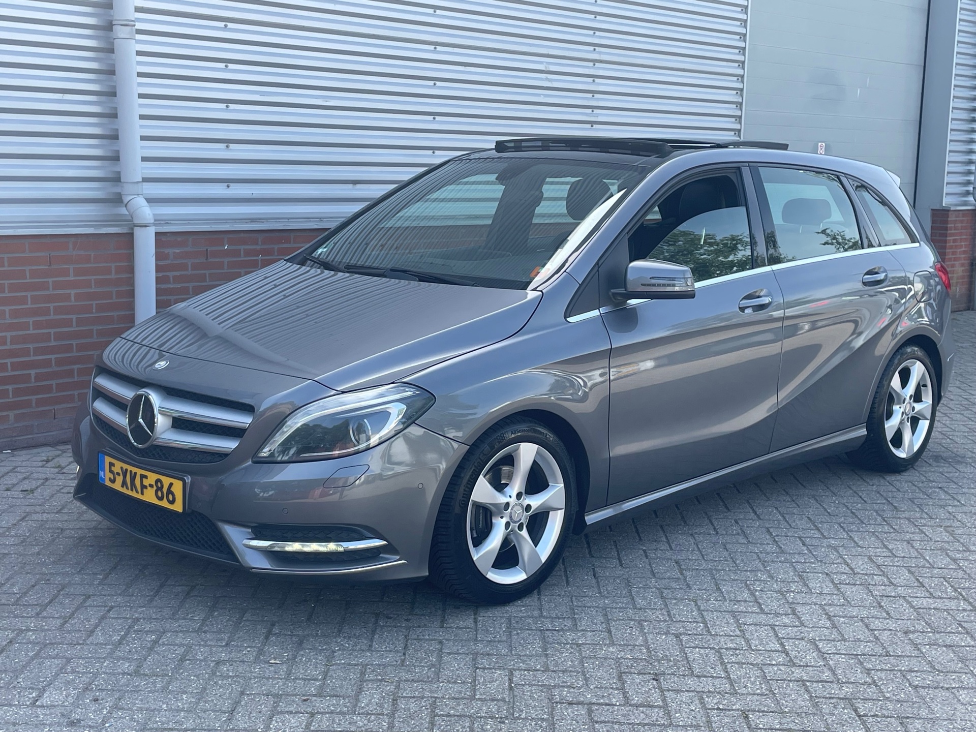 Foto van Mercedes-Benz B 180