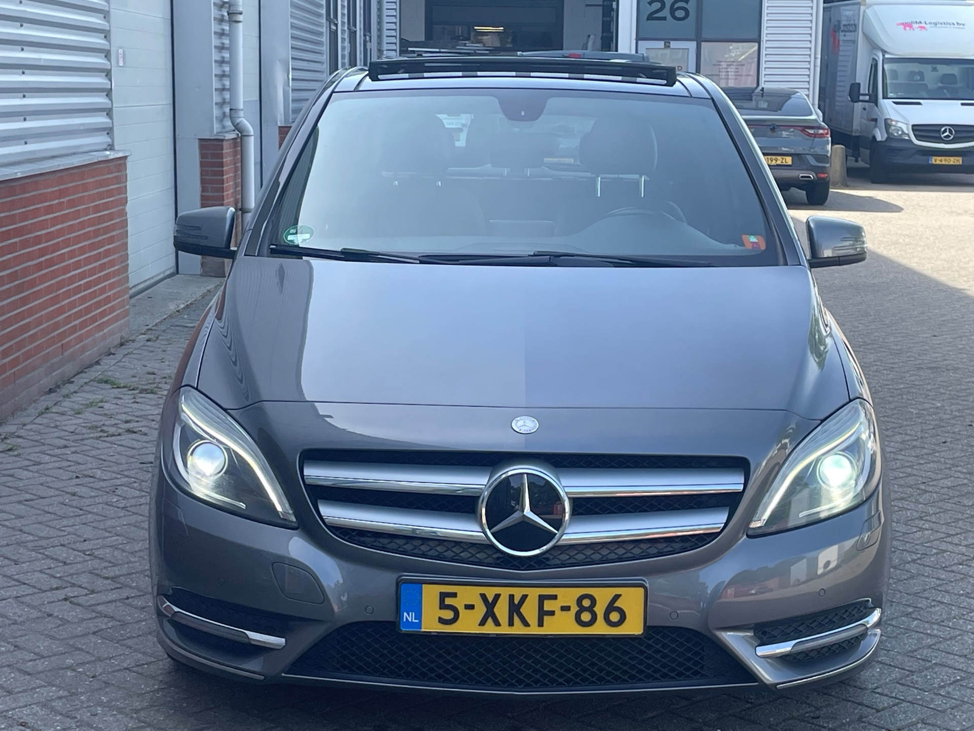 Foto van Mercedes-Benz B 180