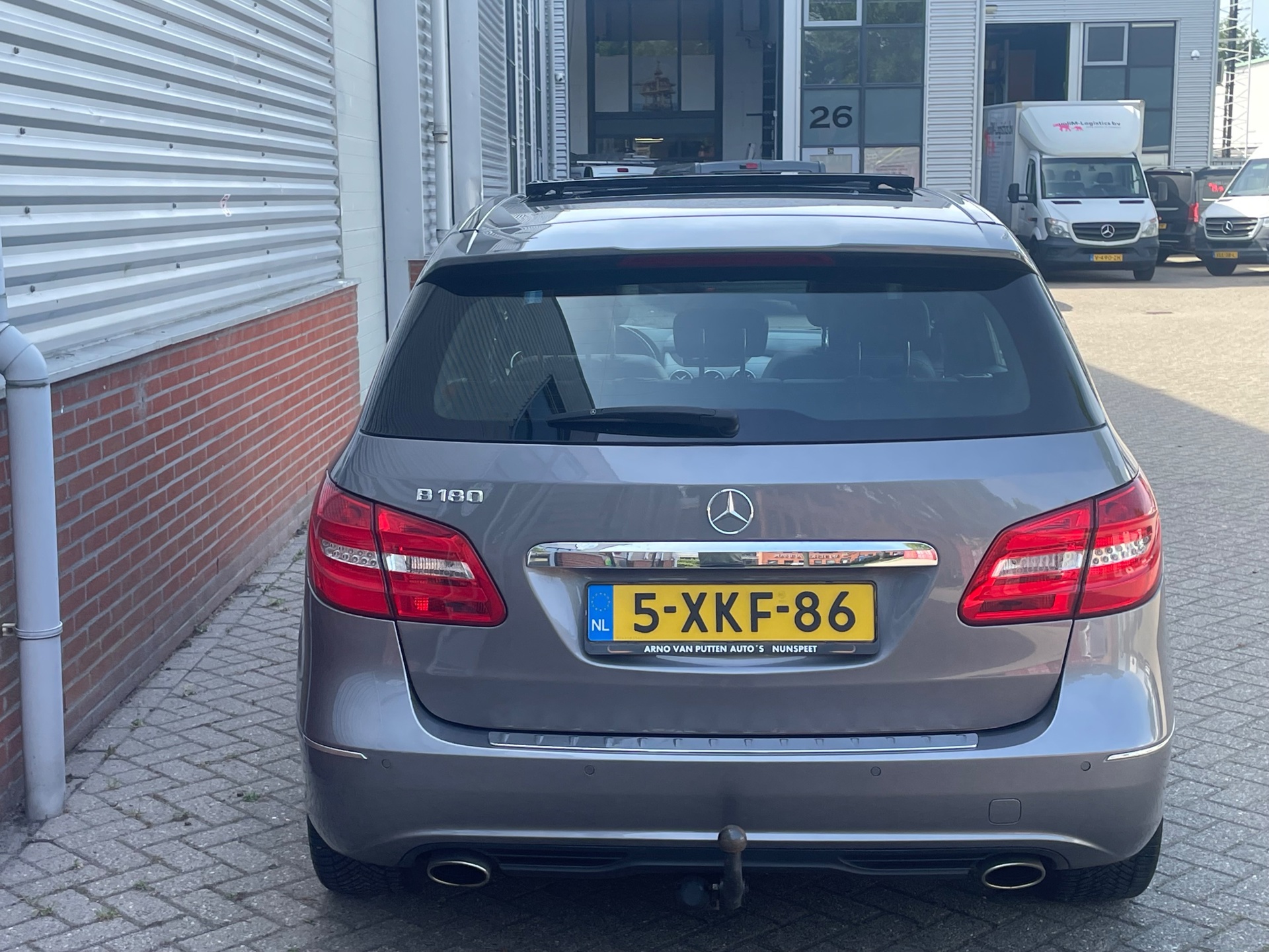 Foto van Mercedes-Benz B 180