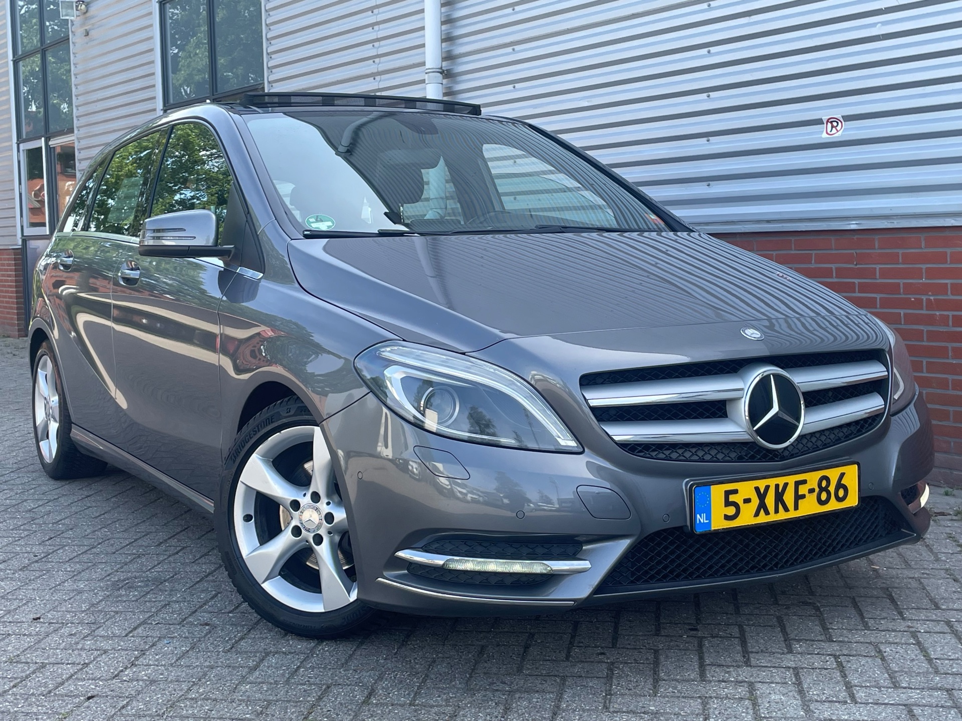 Foto van Mercedes-Benz B 180
