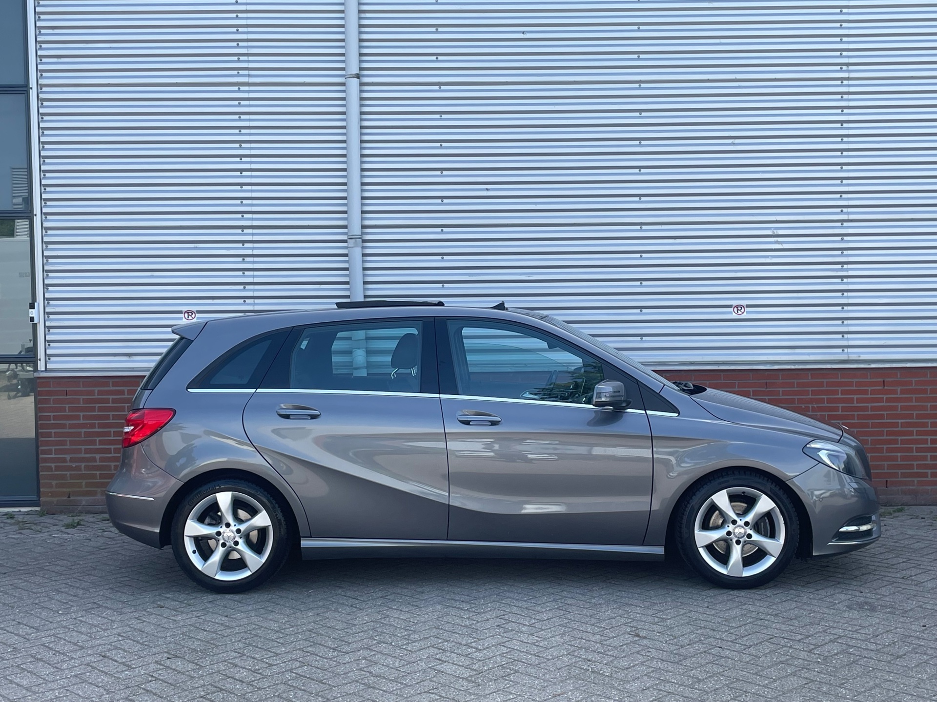 Foto van Mercedes-Benz B 180