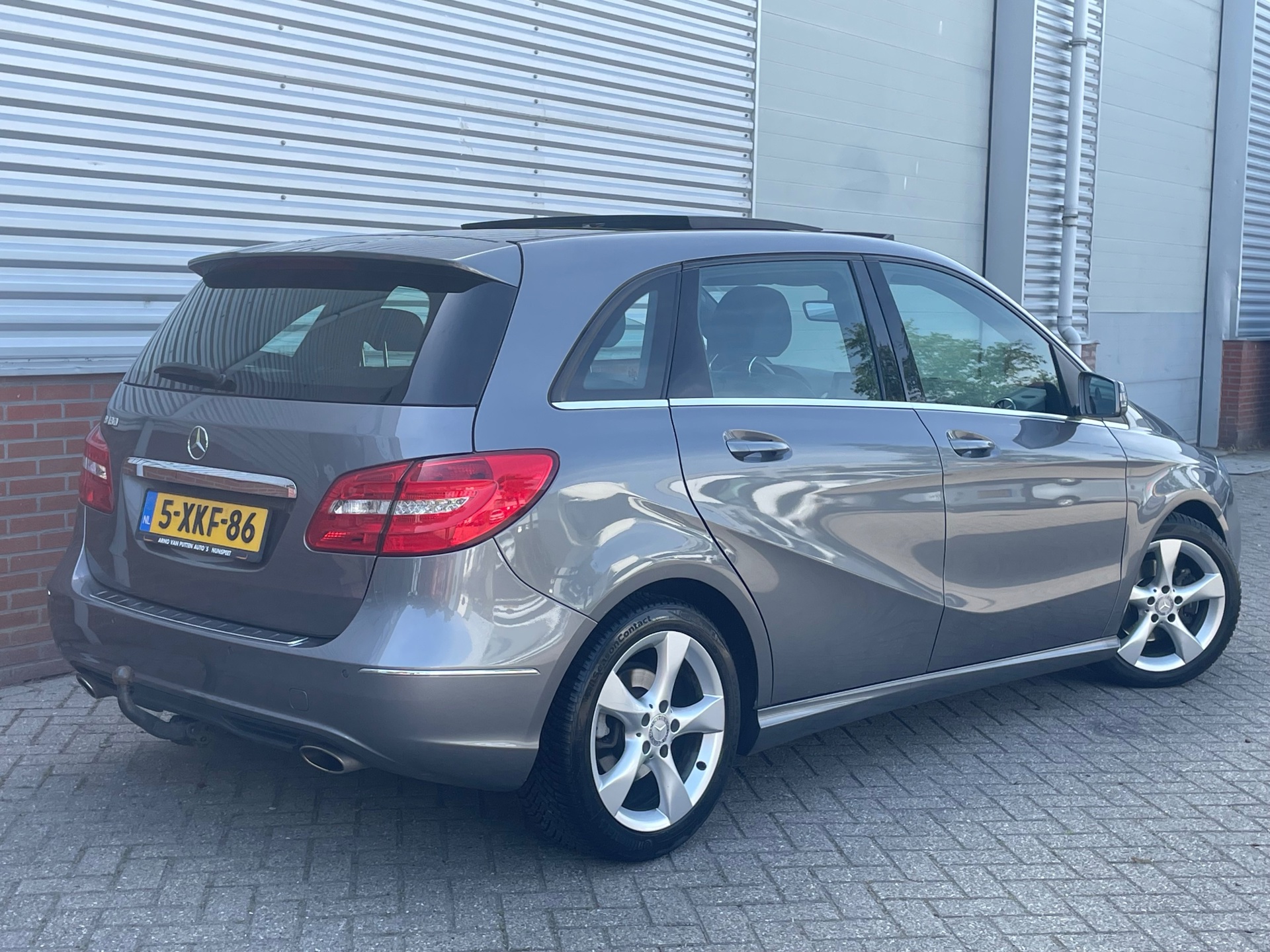 Foto van Mercedes-Benz B 180