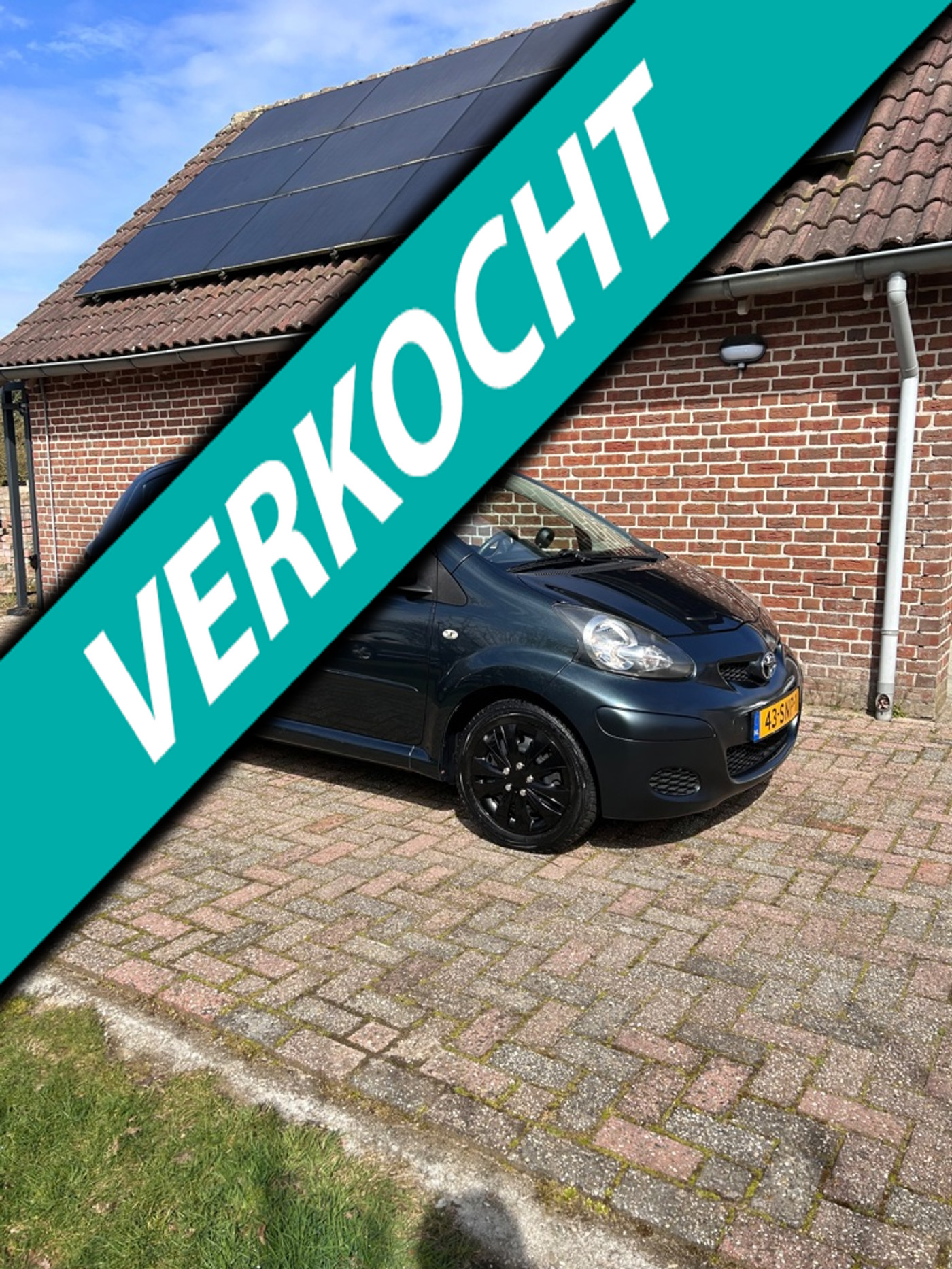 Toyota Toyota Aygo 1.0-12V Aspiration Green Navigator 2011 - voorkant