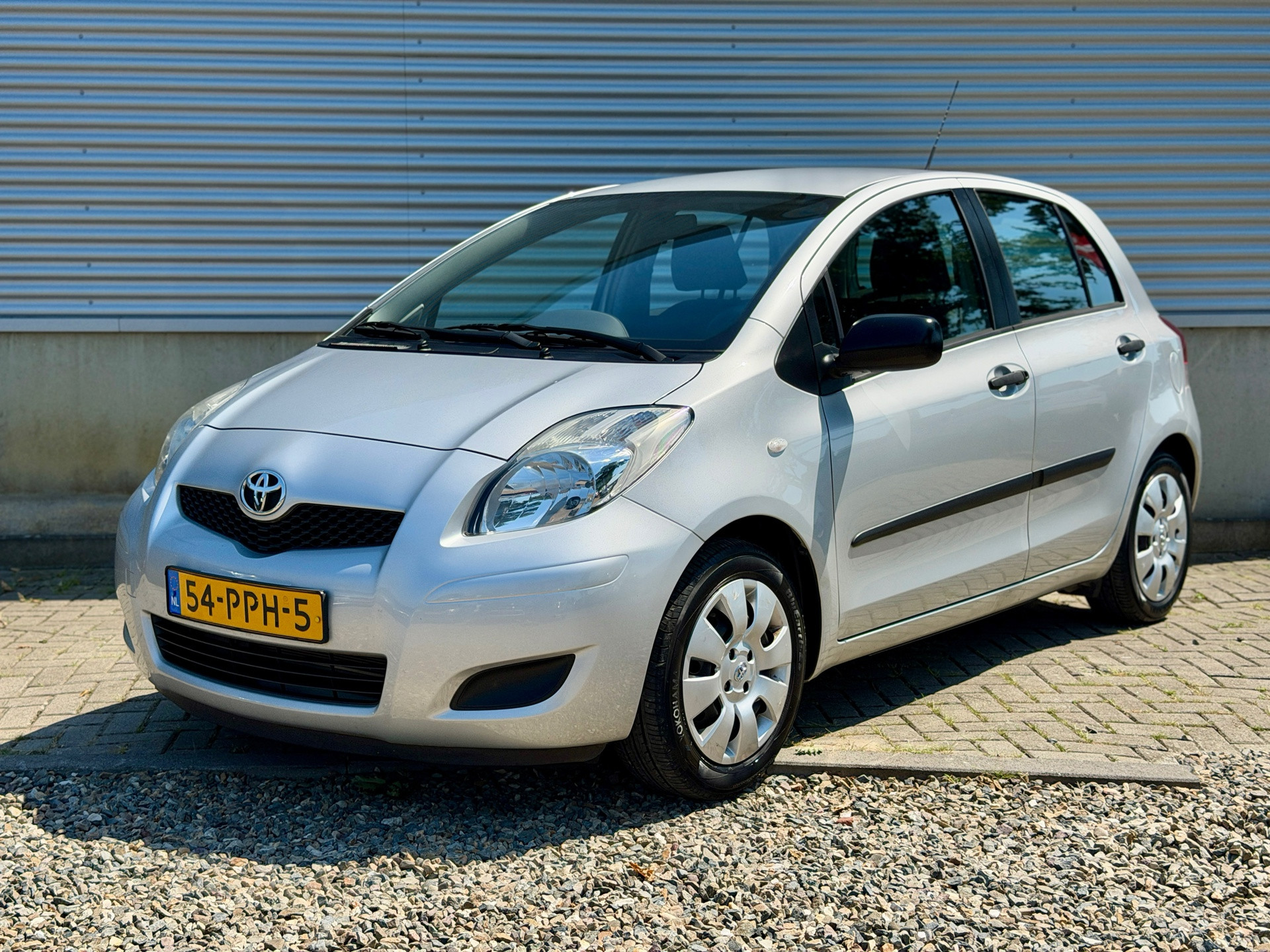 Toyota Toyota Yaris 1.3 VVTi Comfort 5 drs [ Slechts 53229 km, Dealer o.h, ] 2011 - voorkant