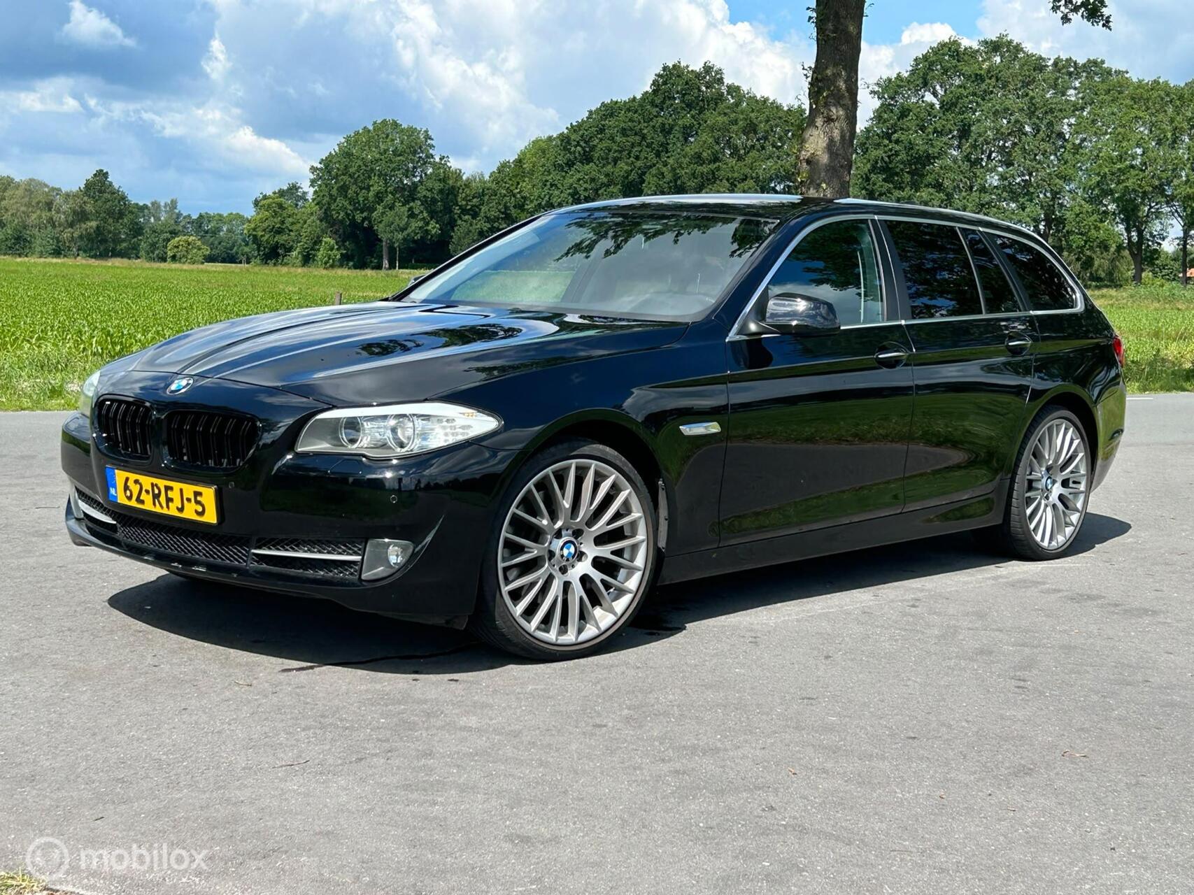 BMW 528i 528i Executive 2011 - voorkant