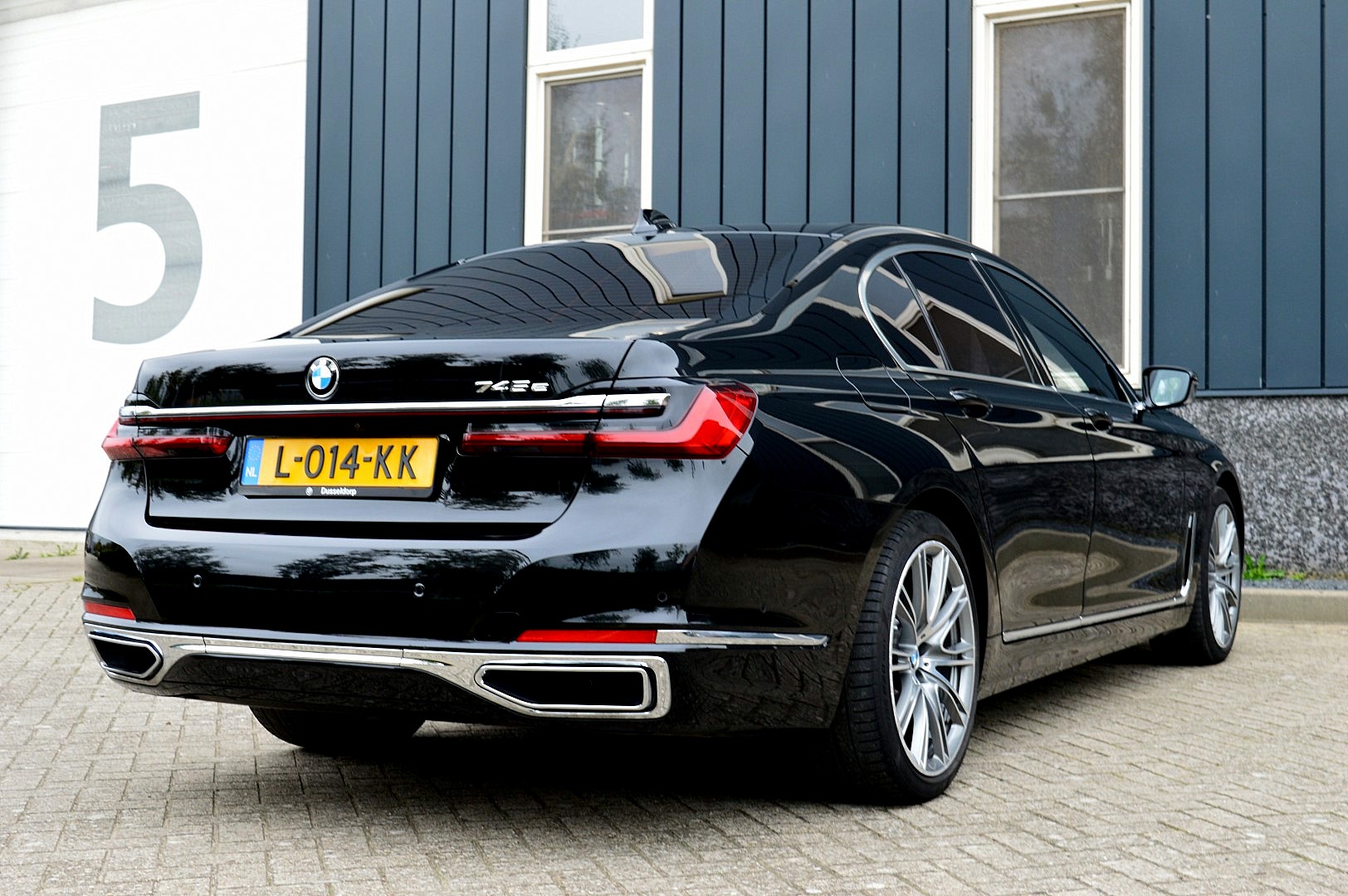 Foto van BMW 745e