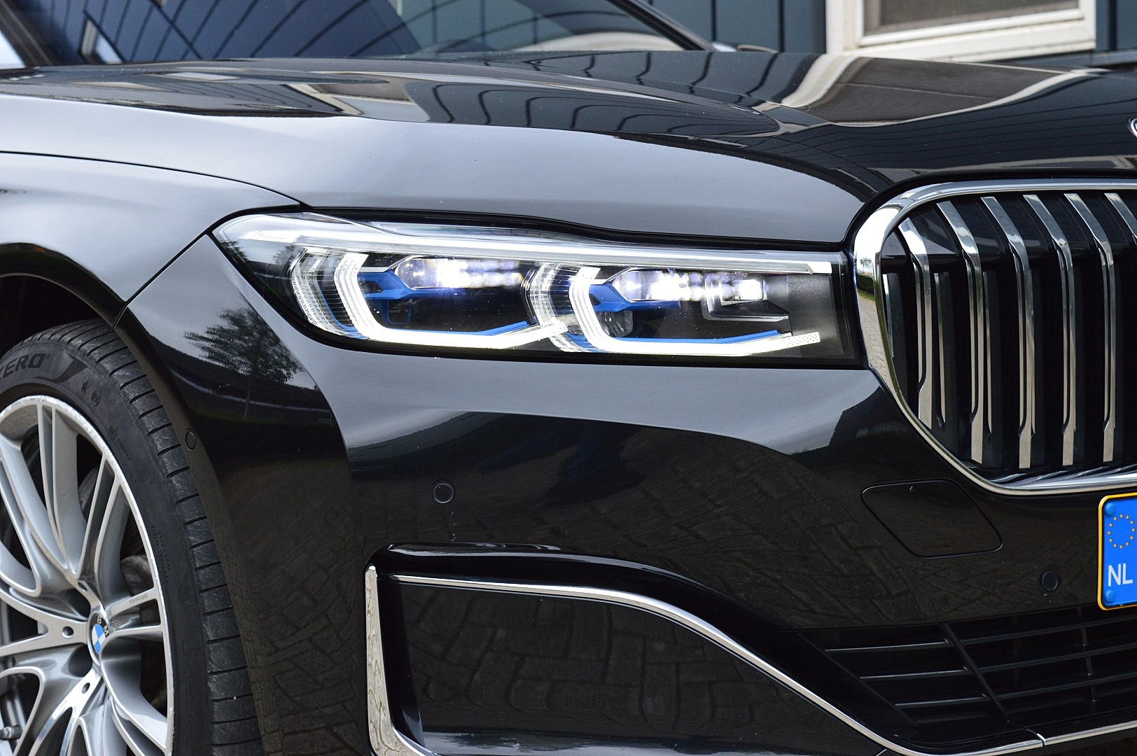 Foto van BMW 745e