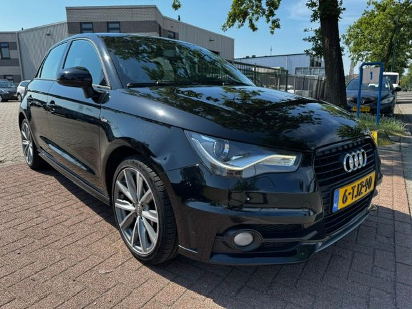 Audi A1 Sportback 1.2 TFSI 5deurs Admired S-Line 2014 - voorkant