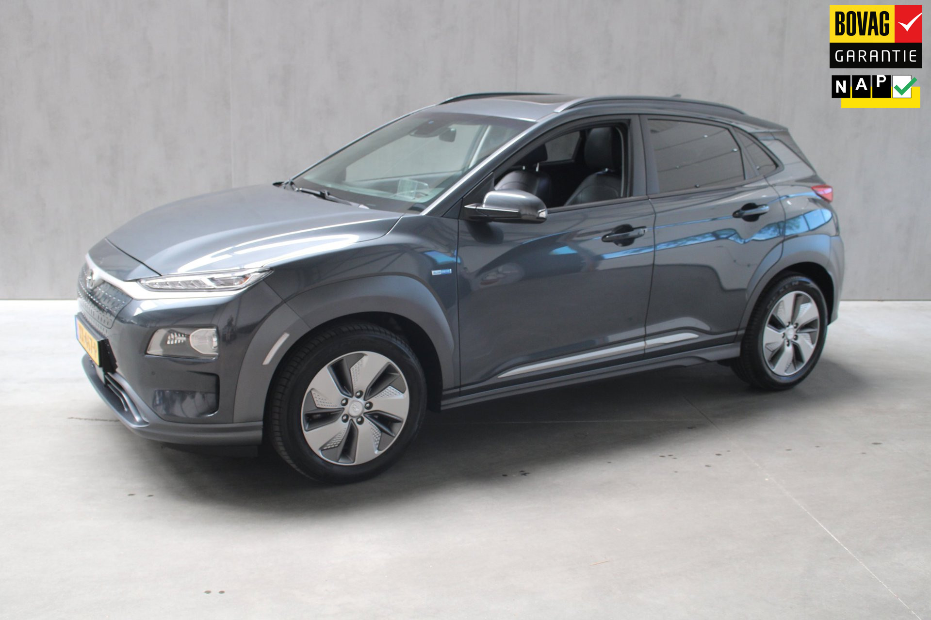 Hyundai Kona EV Premium 64 kWh SOH 92% Camera/Schuifdak/Trekhaak/ 2019 - voorkant