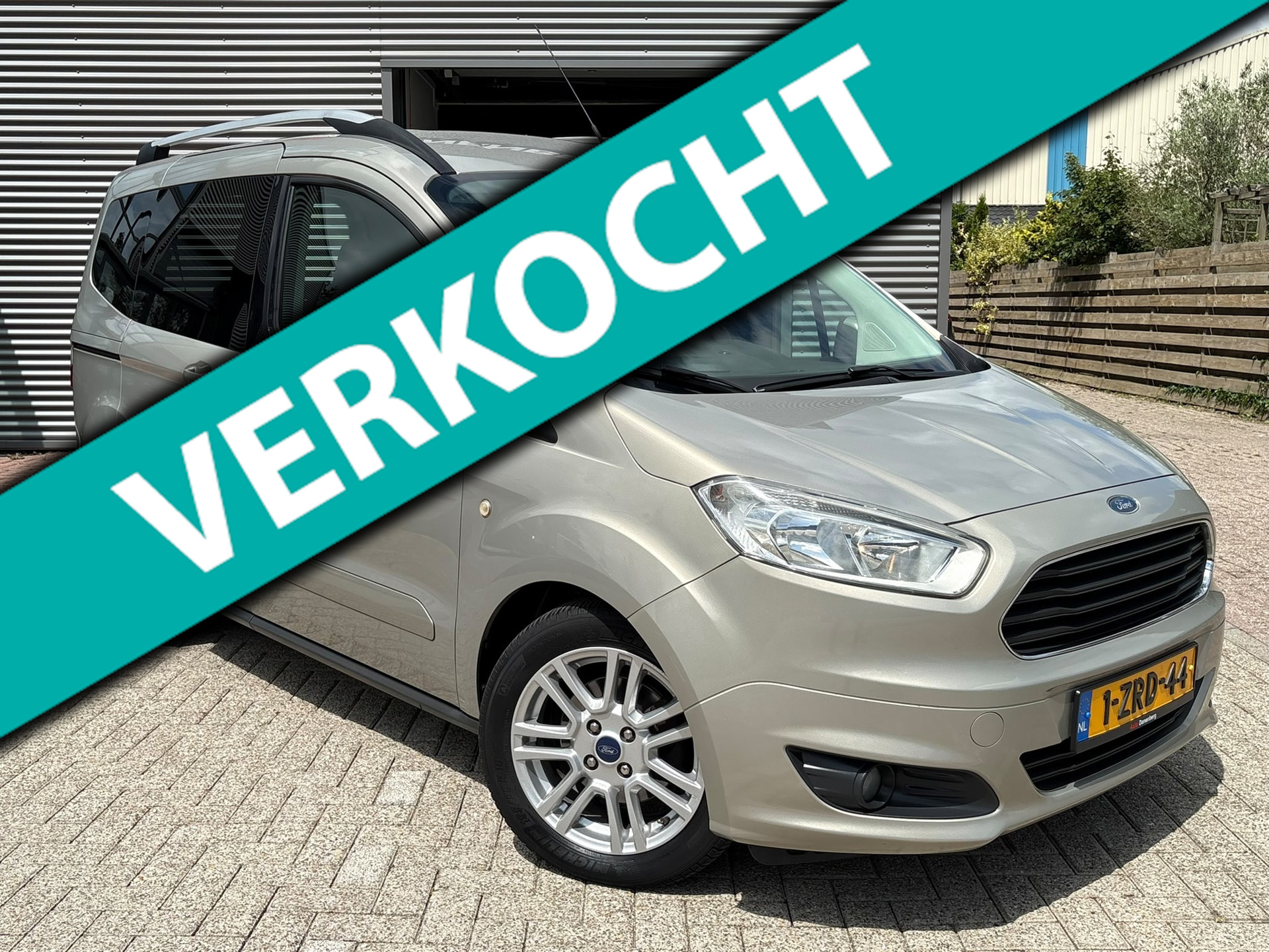 Ford Tourneo Courier 1.0 Titanium Stoelverwarming, Garantie Nieuwe APK 2015 - voorkant