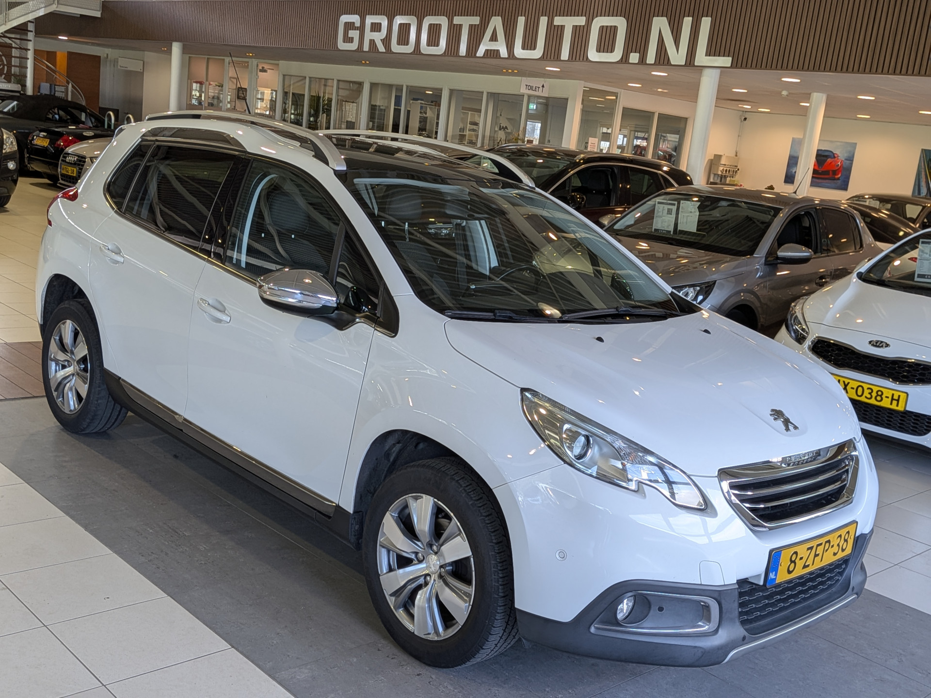 Peugeot 2008 1.2 PureTech Allure 2015 - voorkant