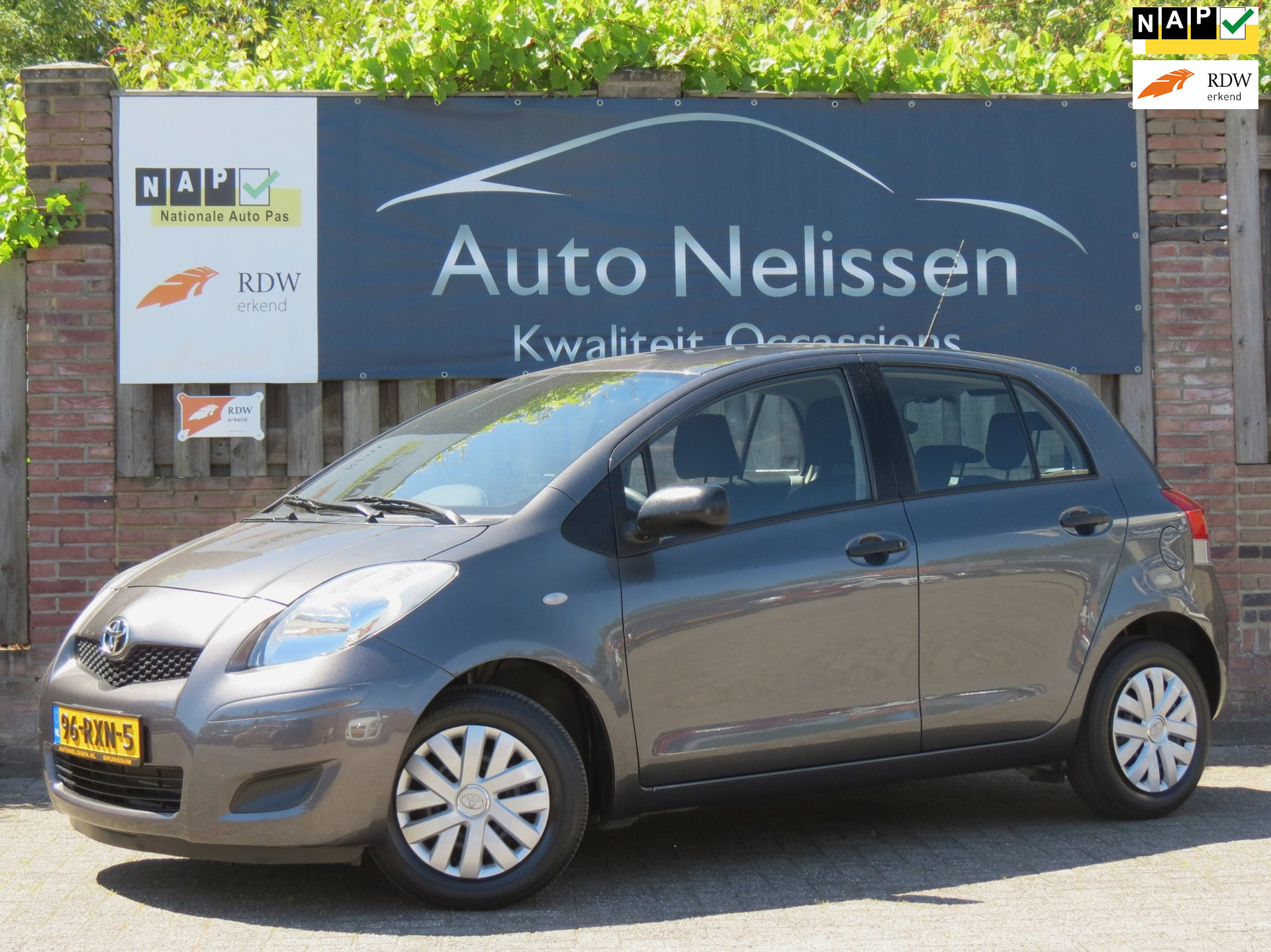 Toyota Toyota Yaris 1.0 VVTi Acces | 1E EIGENAAR | DEALER OH | 26.350 KM GELOPEN | 2011 - voorkant