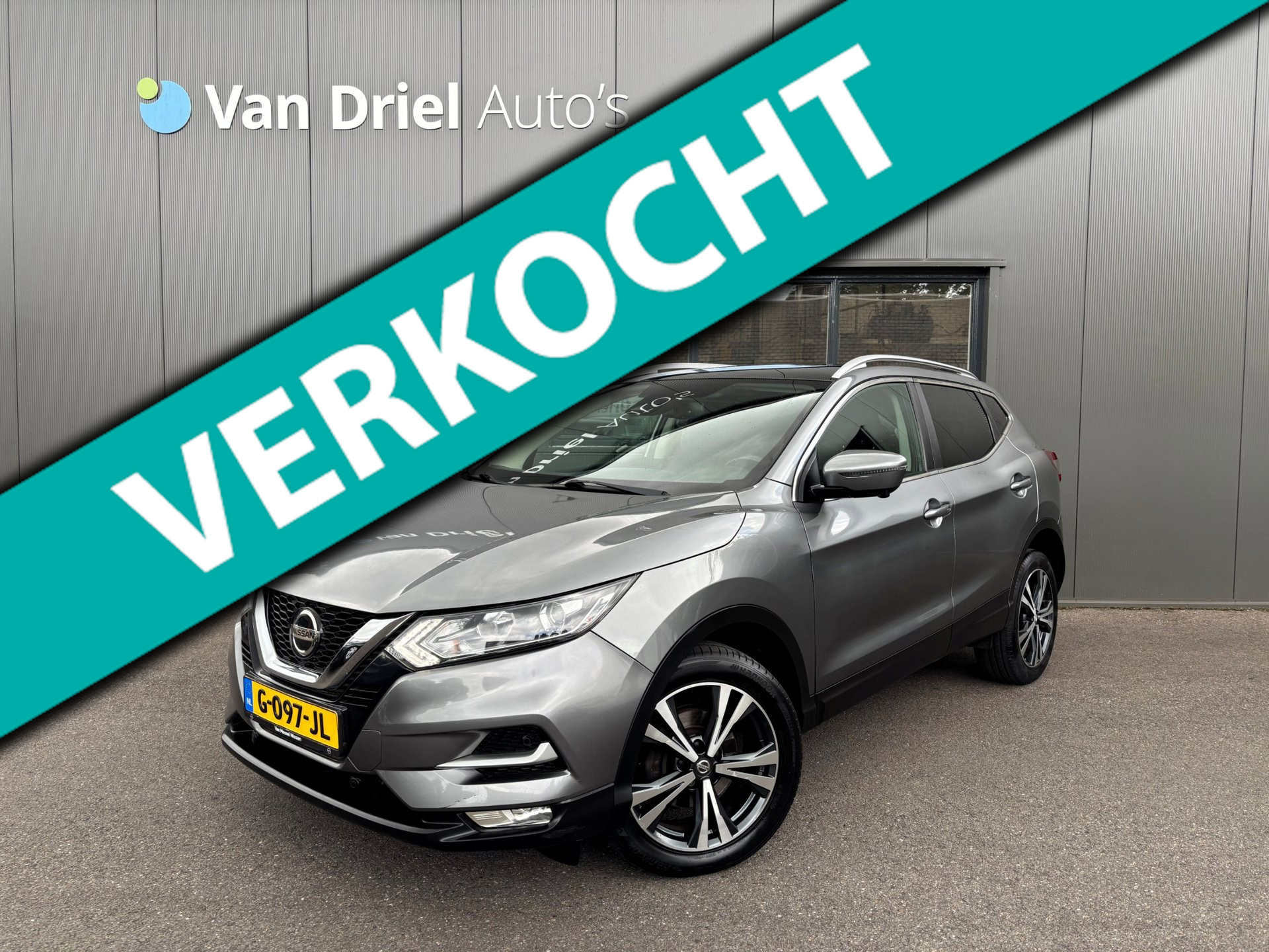 Nissan Nissan Qashqai 1.2 Automaat N-Connecta / Camera / Panoramadak / Dealer Onderhouden! 2018 - voorkant