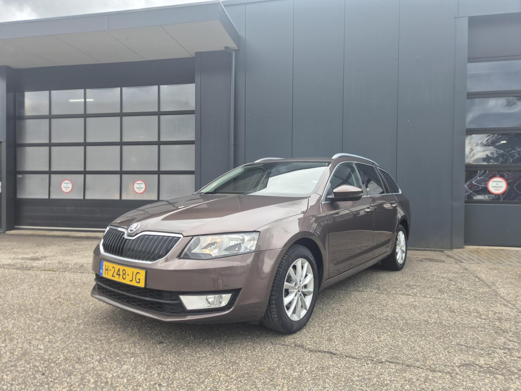 Skoda Octavia 1.2 TSI Greentech Elegance 2015 - voorkant