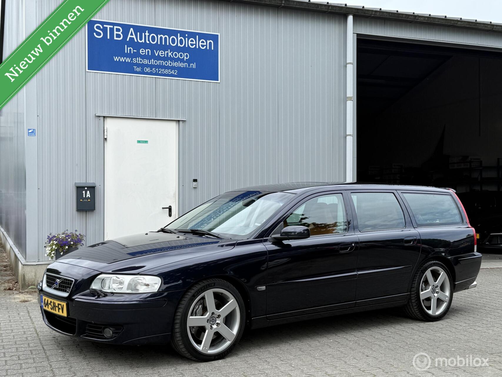Volvo V70 2.5 R, Handgeschakeld, Origineel Nederlands 2006 - voorkant