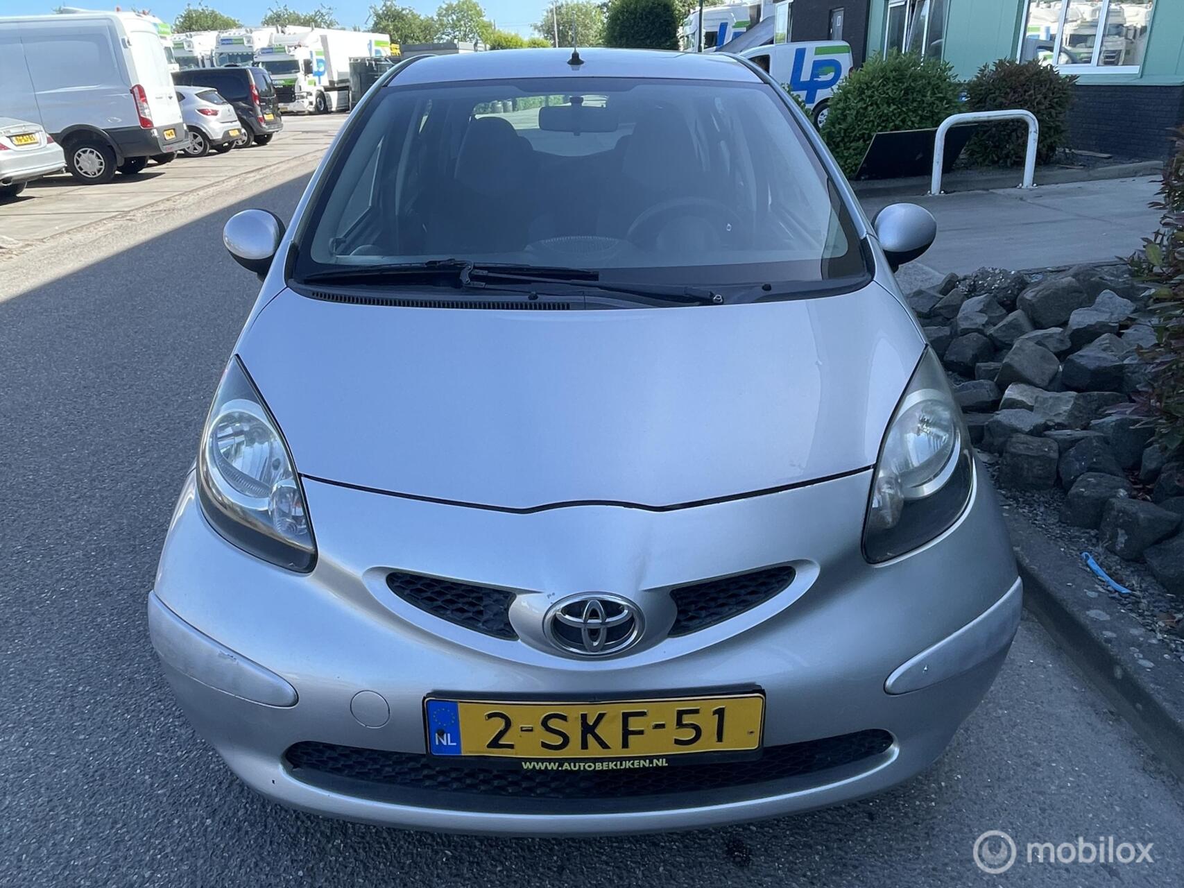 Toyota Toyota Aygo 1.0-12V + Apk Nieuw 2006 - voorkant