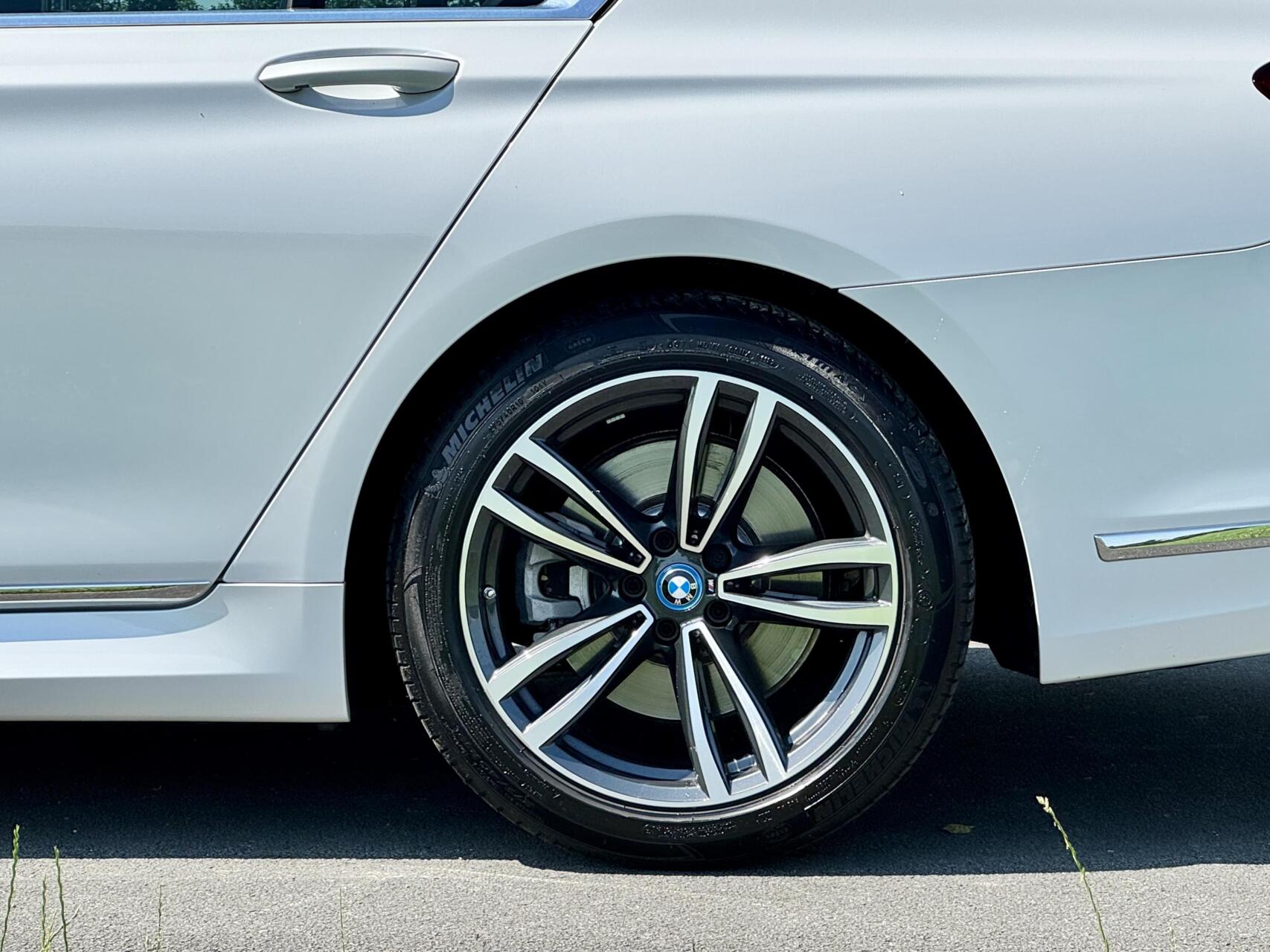 Foto van BMW 745e