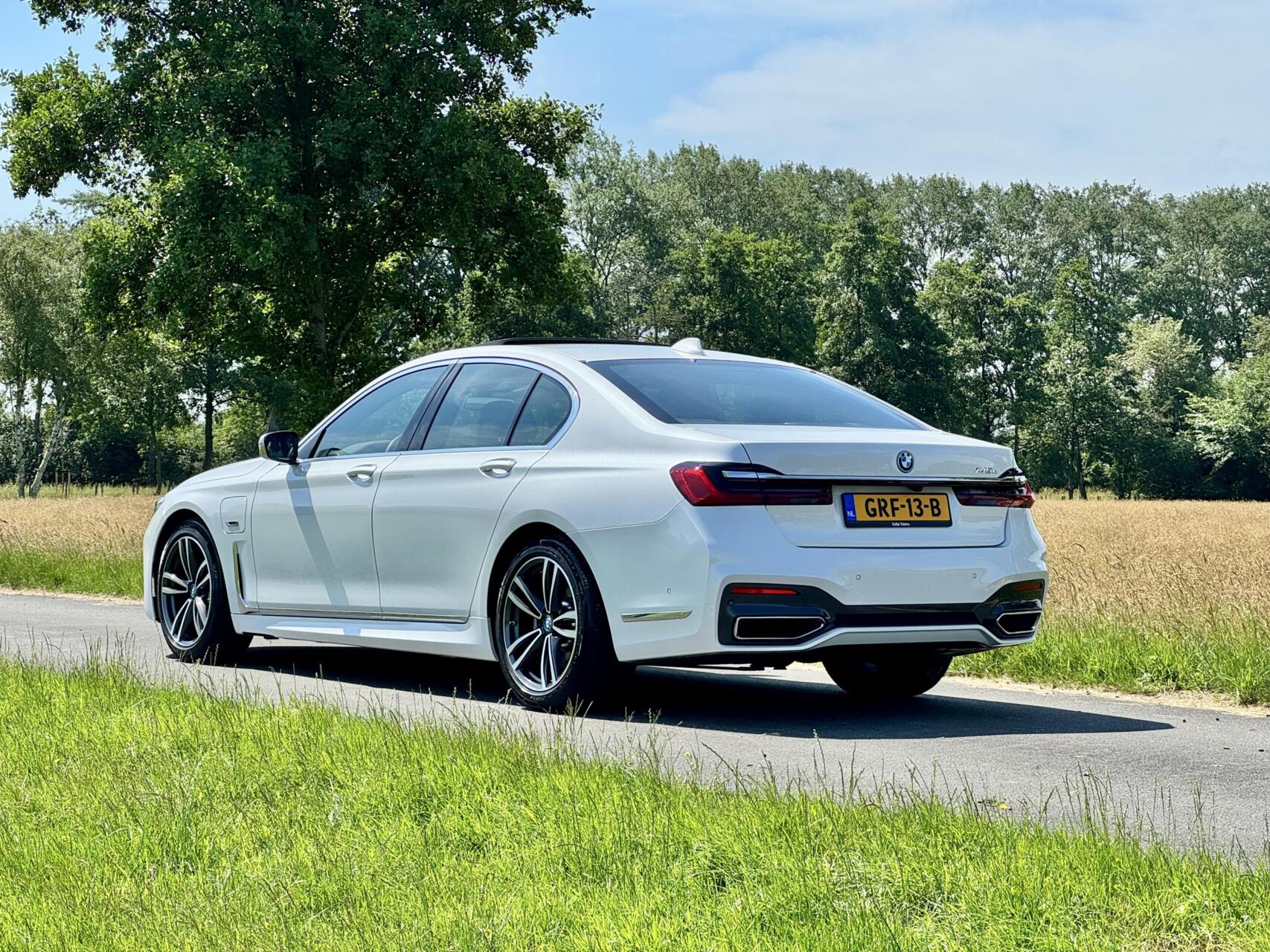 Foto van BMW 745e
