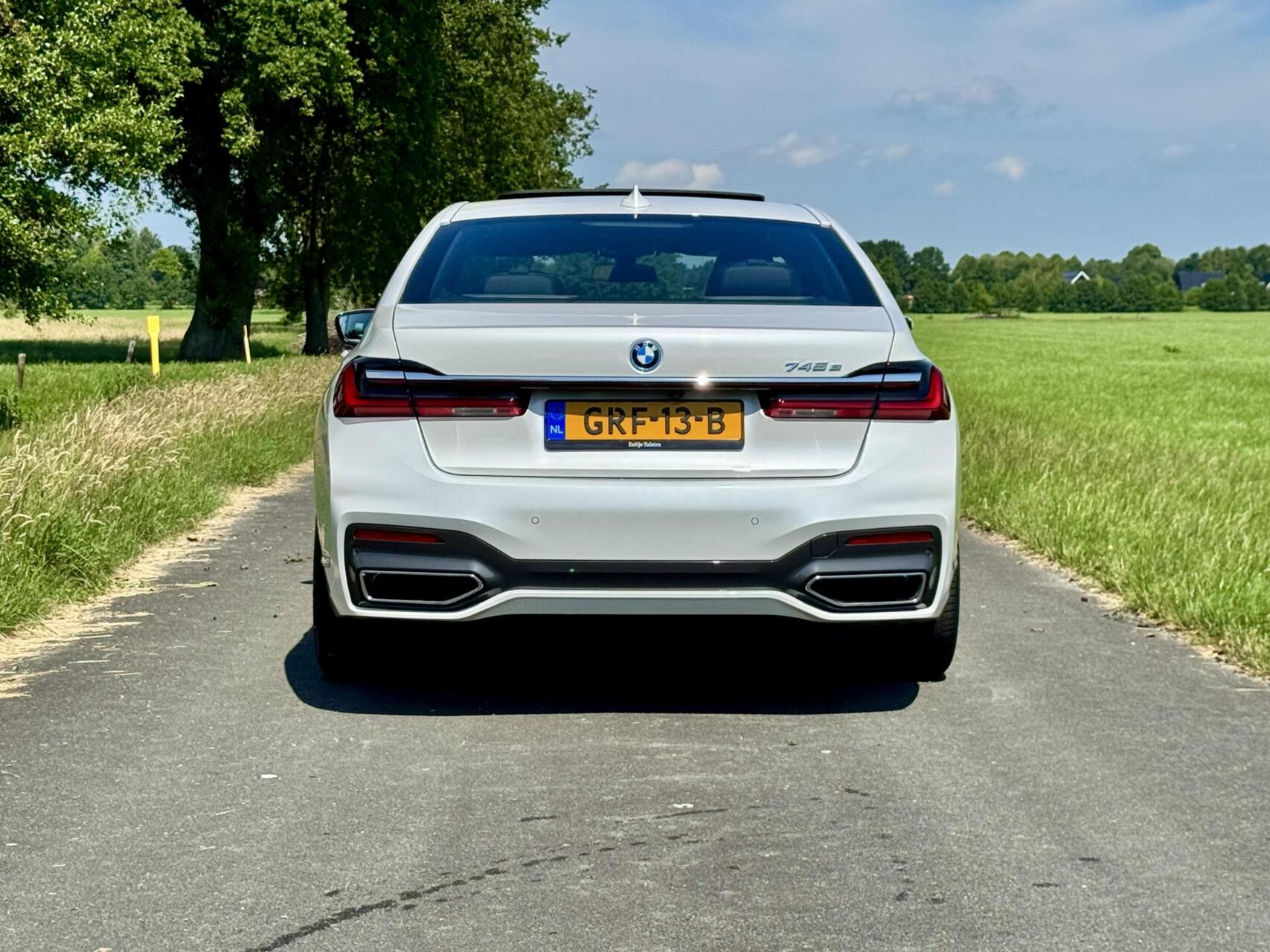 Foto van BMW 745e
