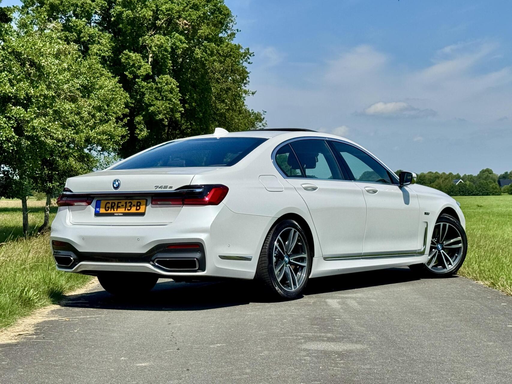 Foto van BMW 745e