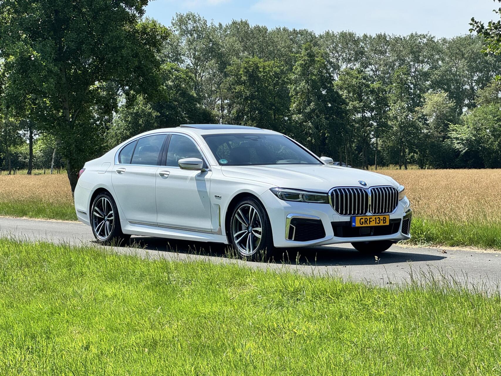Foto van BMW 745e