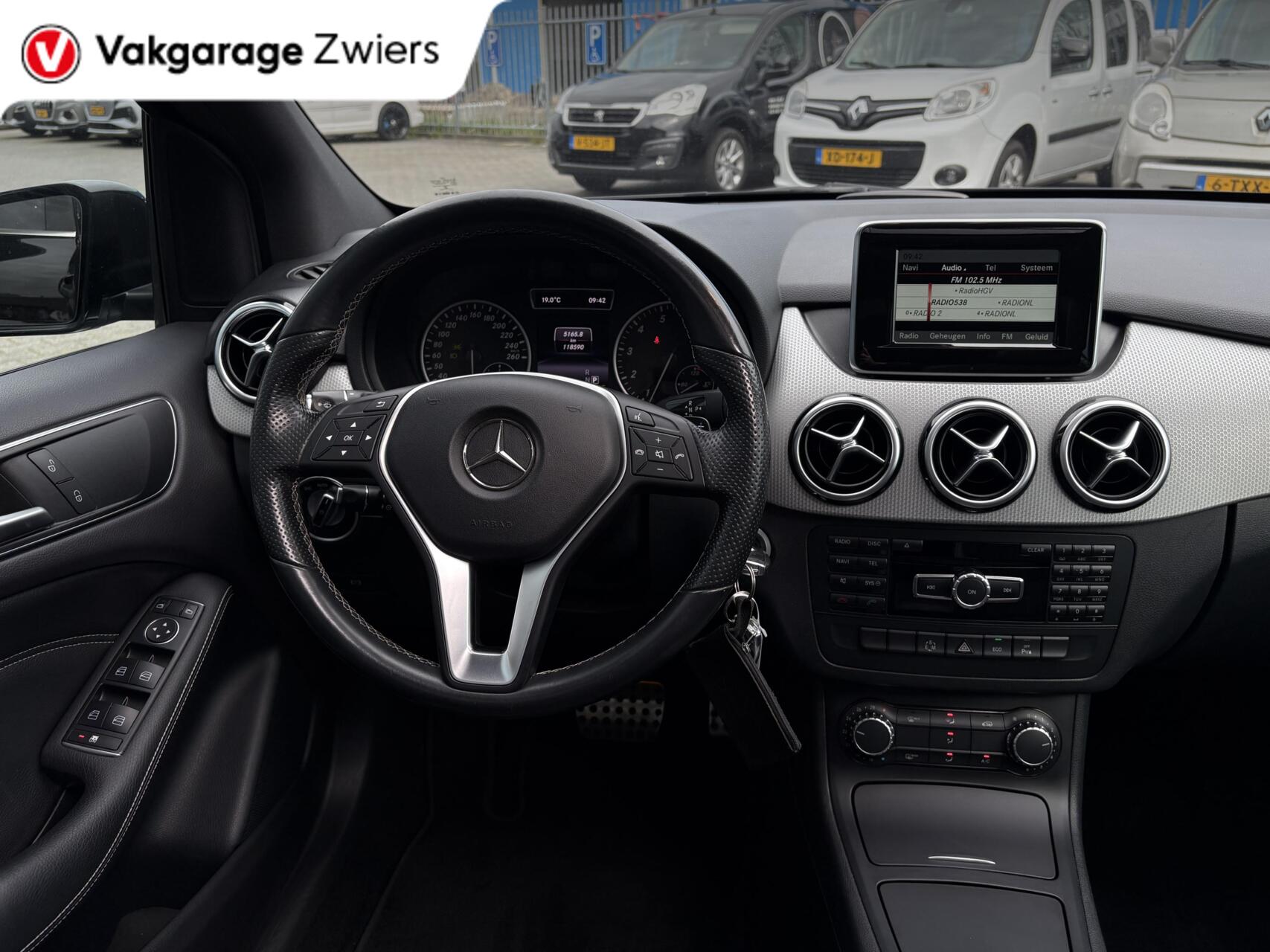 Foto van Mercedes-Benz B 180
