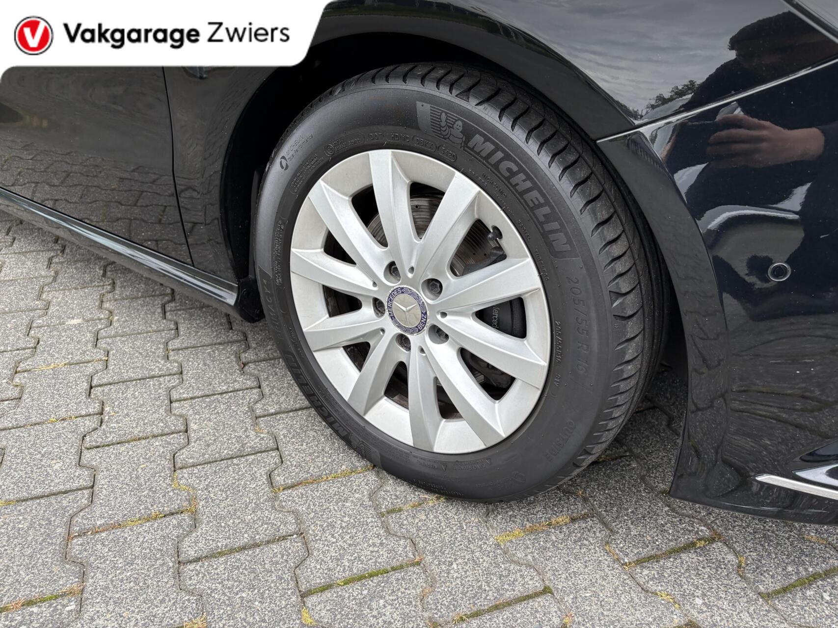 Foto van Mercedes-Benz B 180