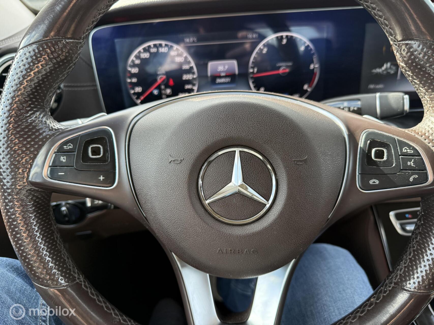Foto van Mercedes-Benz E 220 D