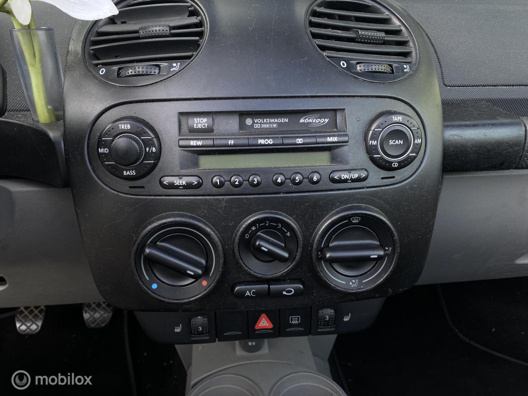 Foto van Volkswagen New Beetle Cabriolet