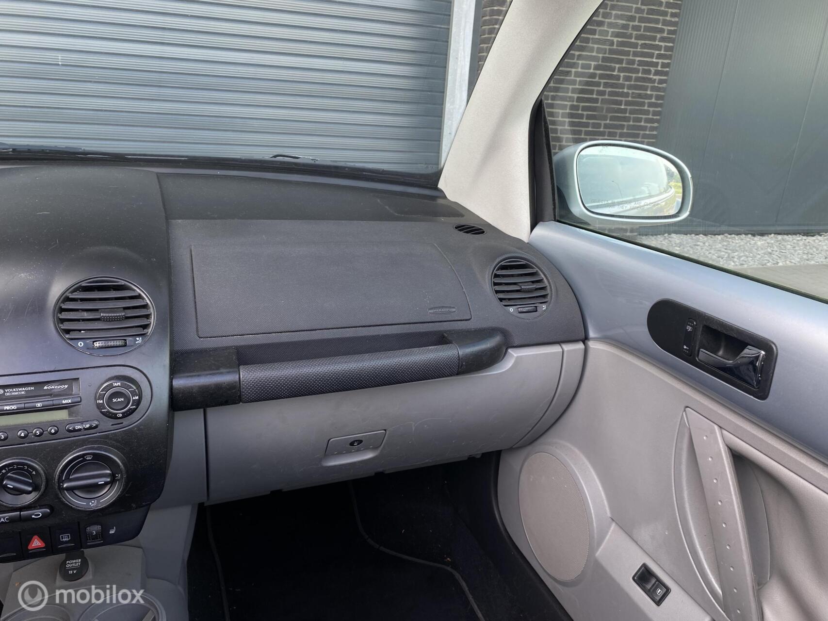 Foto van Volkswagen New Beetle Cabriolet