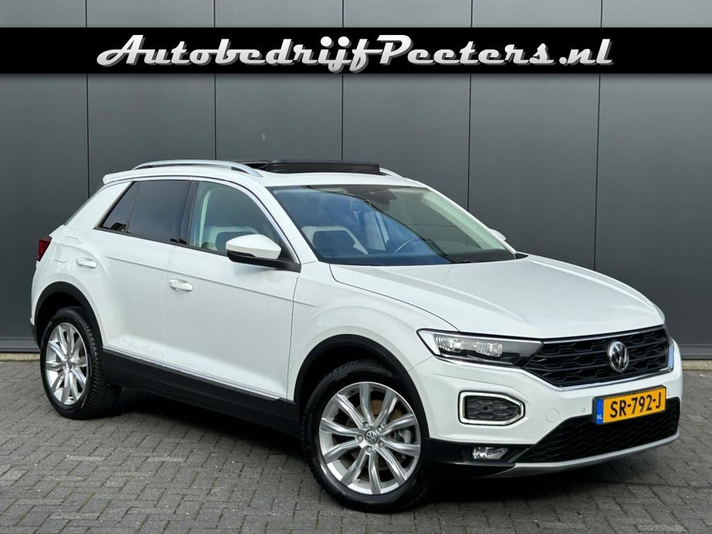 Volkswagen T-roc 1.5 TSI Sport P-dak LED ACC V-Cockpit Navi Carplay NL-auto 2018 - voorkant