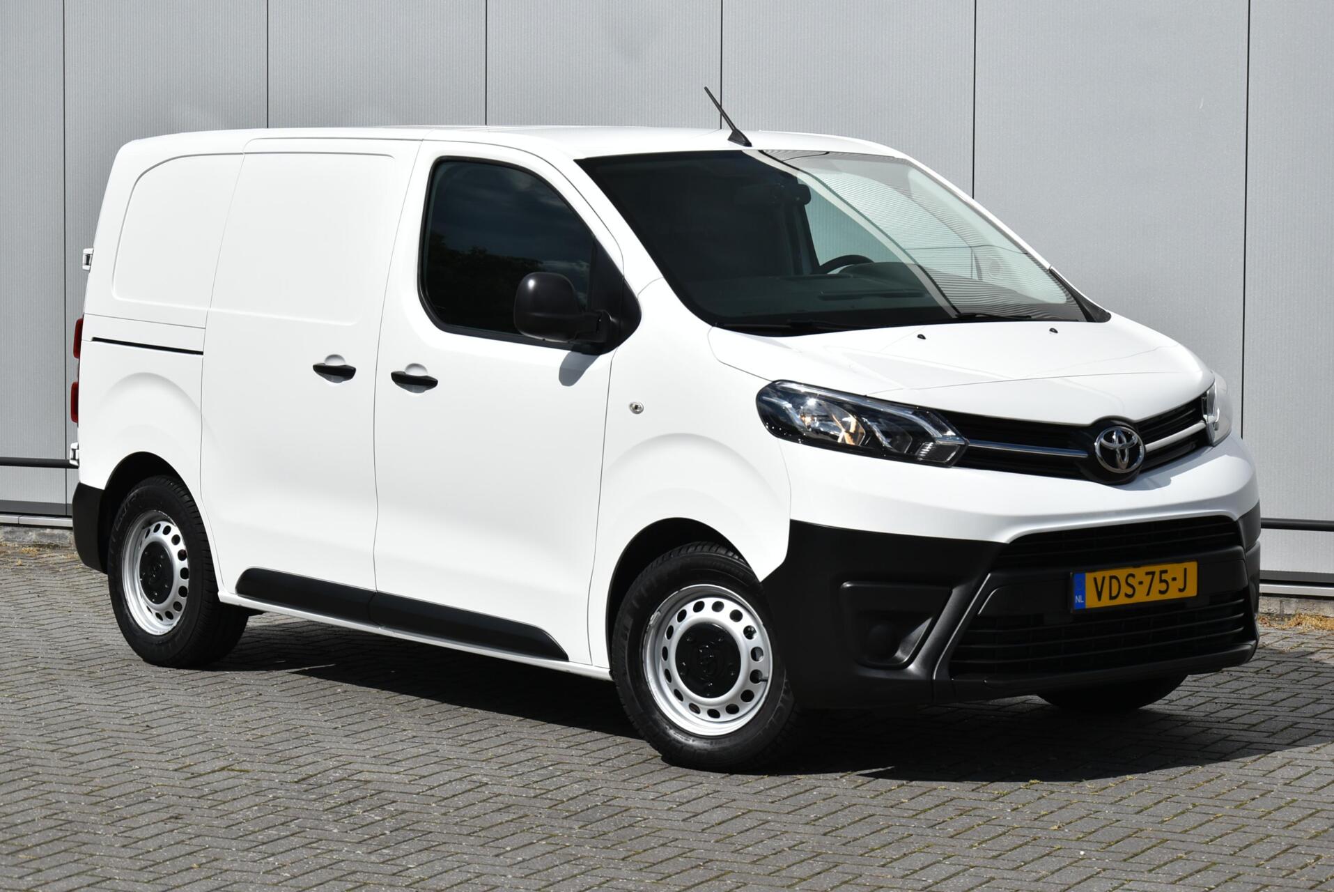Toyota Proace 1.5 102 Pk Airco Cruise Camera Euro 6 2020 - voorkant