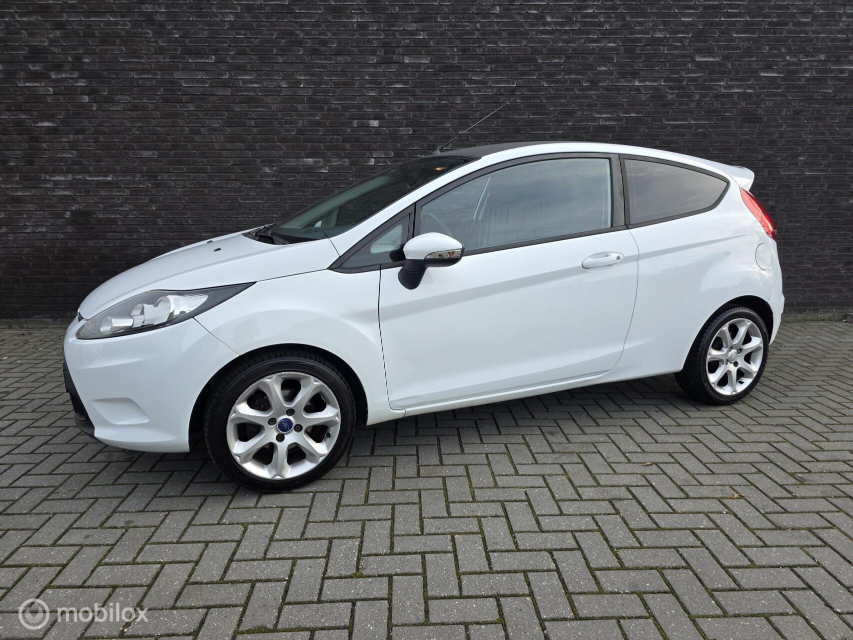 Ford Fiesta 1.25 Titanium|Sportief|Airco|Aux|Netjes| 2009 - voorkant