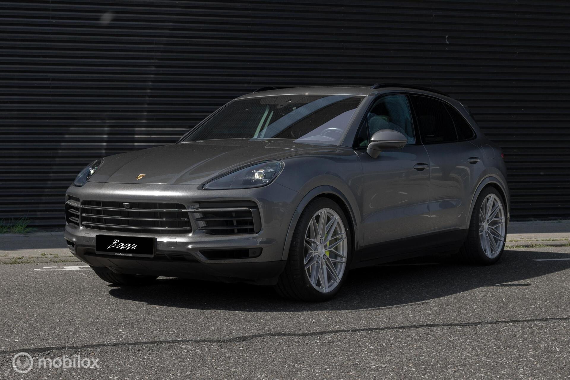Foto van PORSCHE CAYENNE E-HYBRID