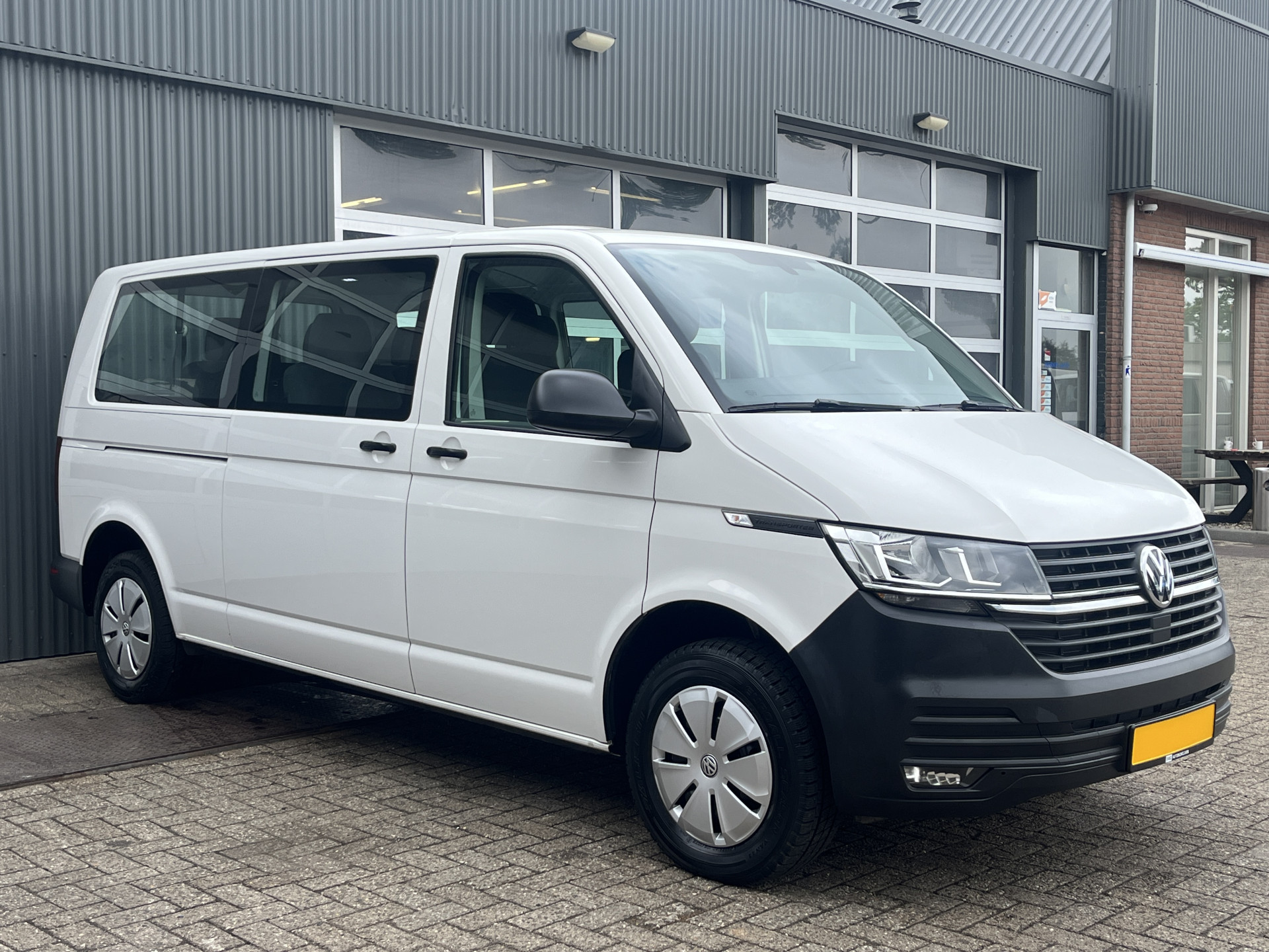 Volkswagen Kombi 2.0 TDI L2H1 2021 - voorkant
