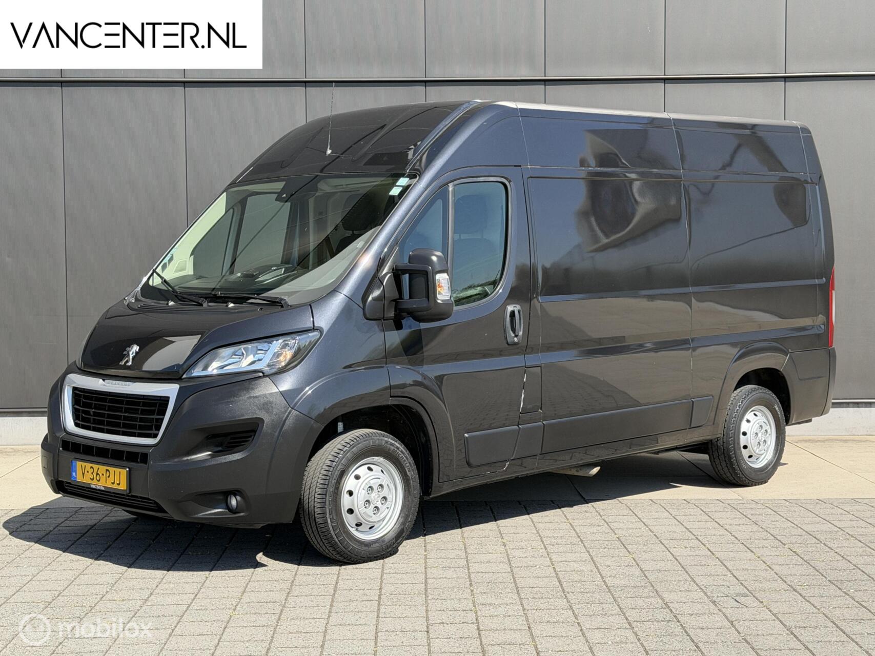 Peugeot Boxer 2.2 BlueHDi 140 PK Airco Navigatie Euro 6 2019 - voorkant