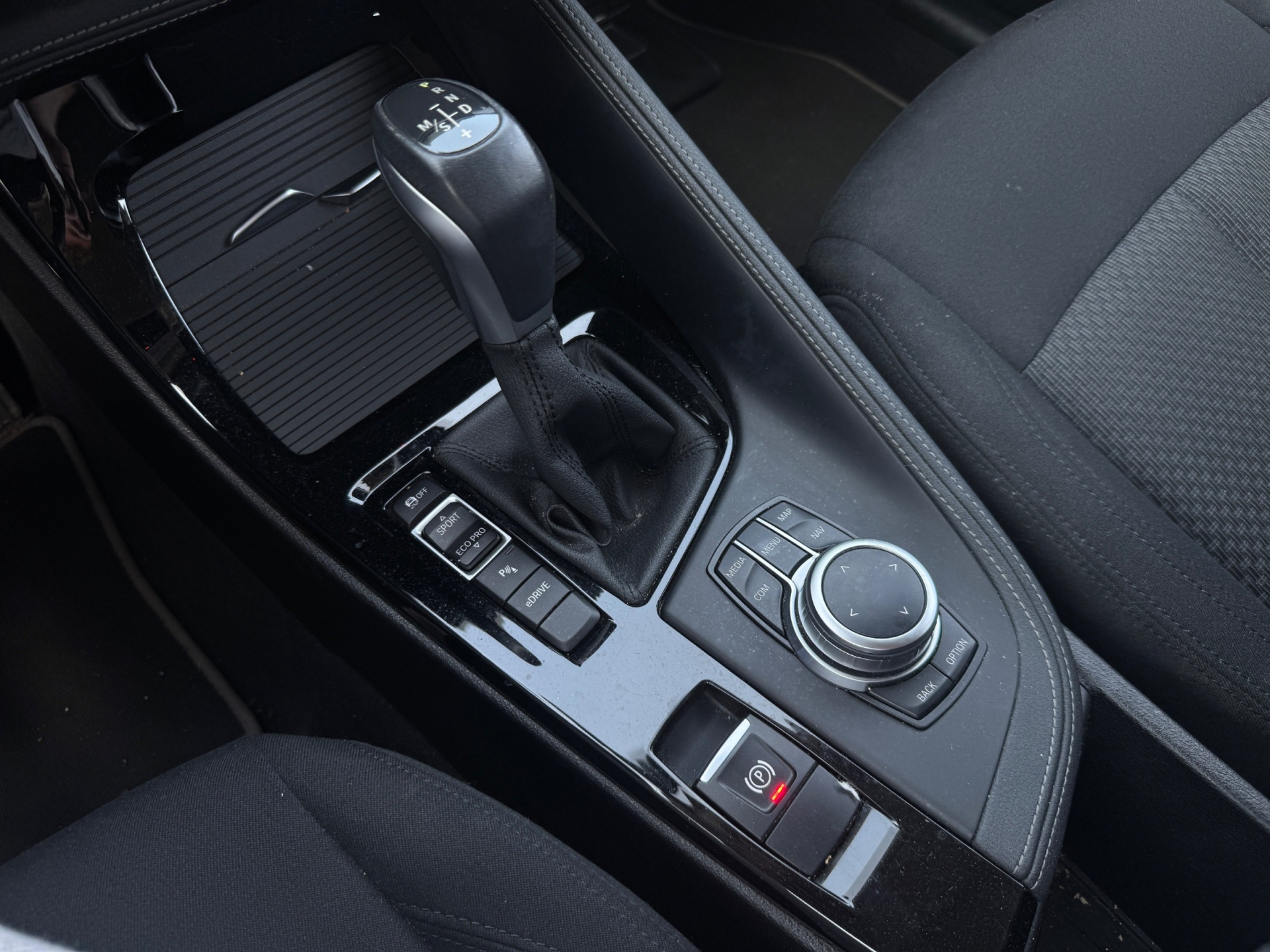 Foto van BMW X2 Xdrive25e