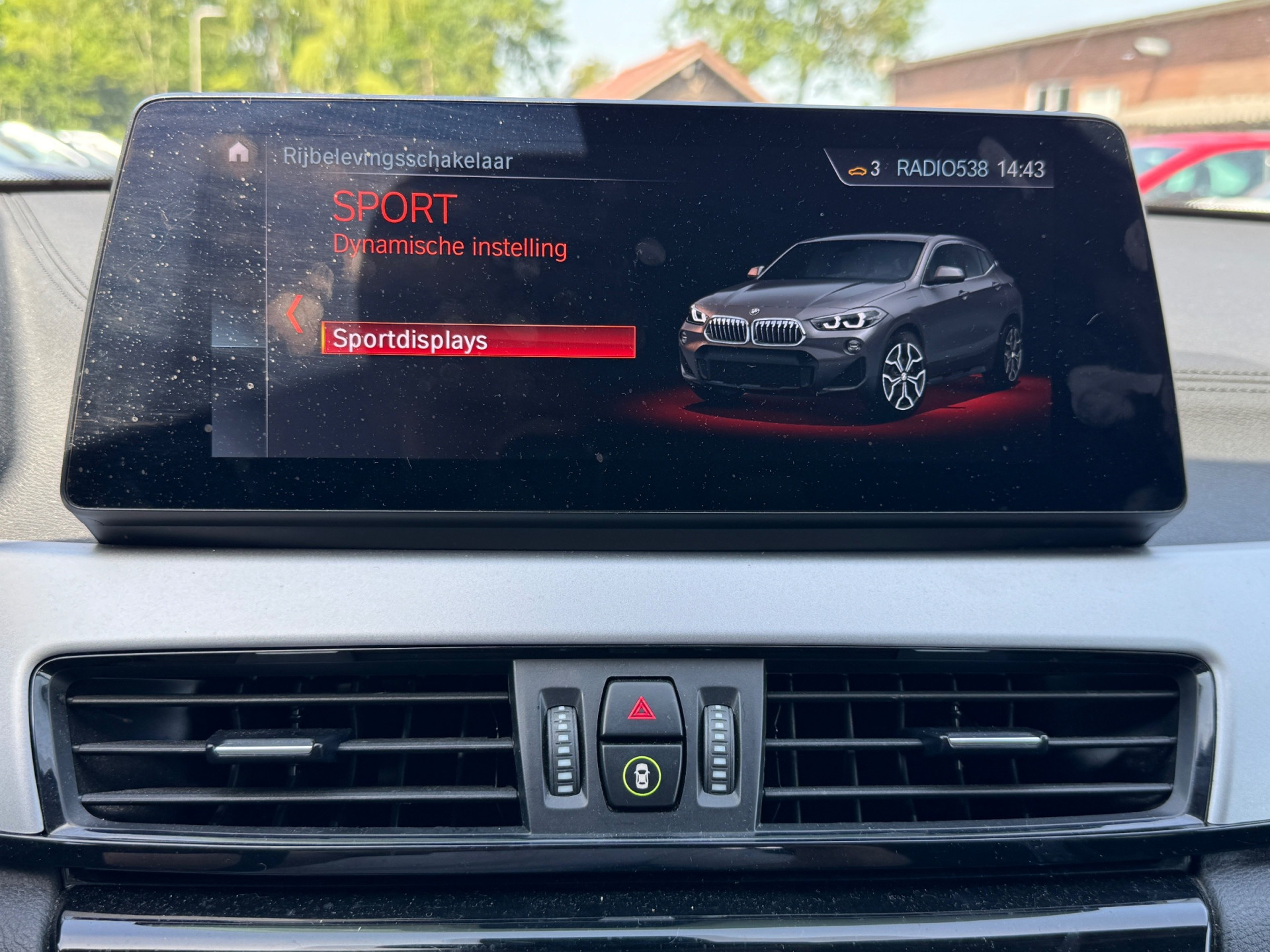 Foto van BMW X2 Xdrive25e