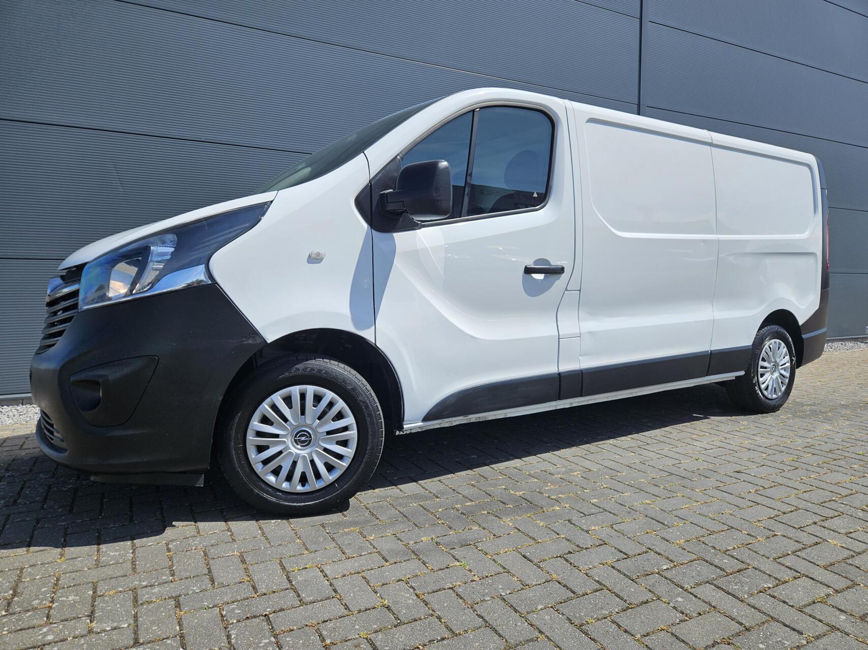 Foto van Opel Vivaro-b