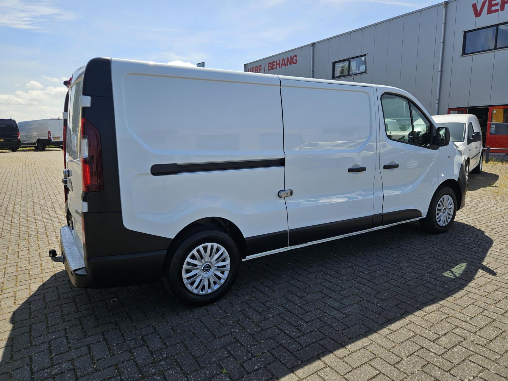 Foto van Opel Vivaro-b