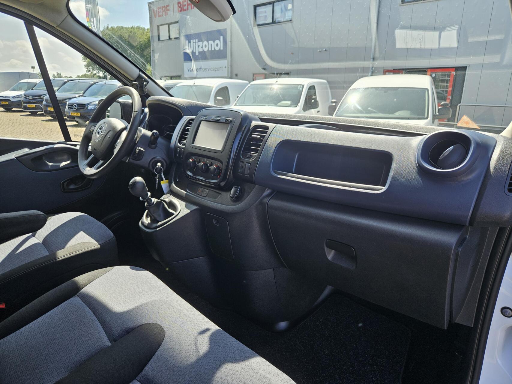Foto van Opel Vivaro-b