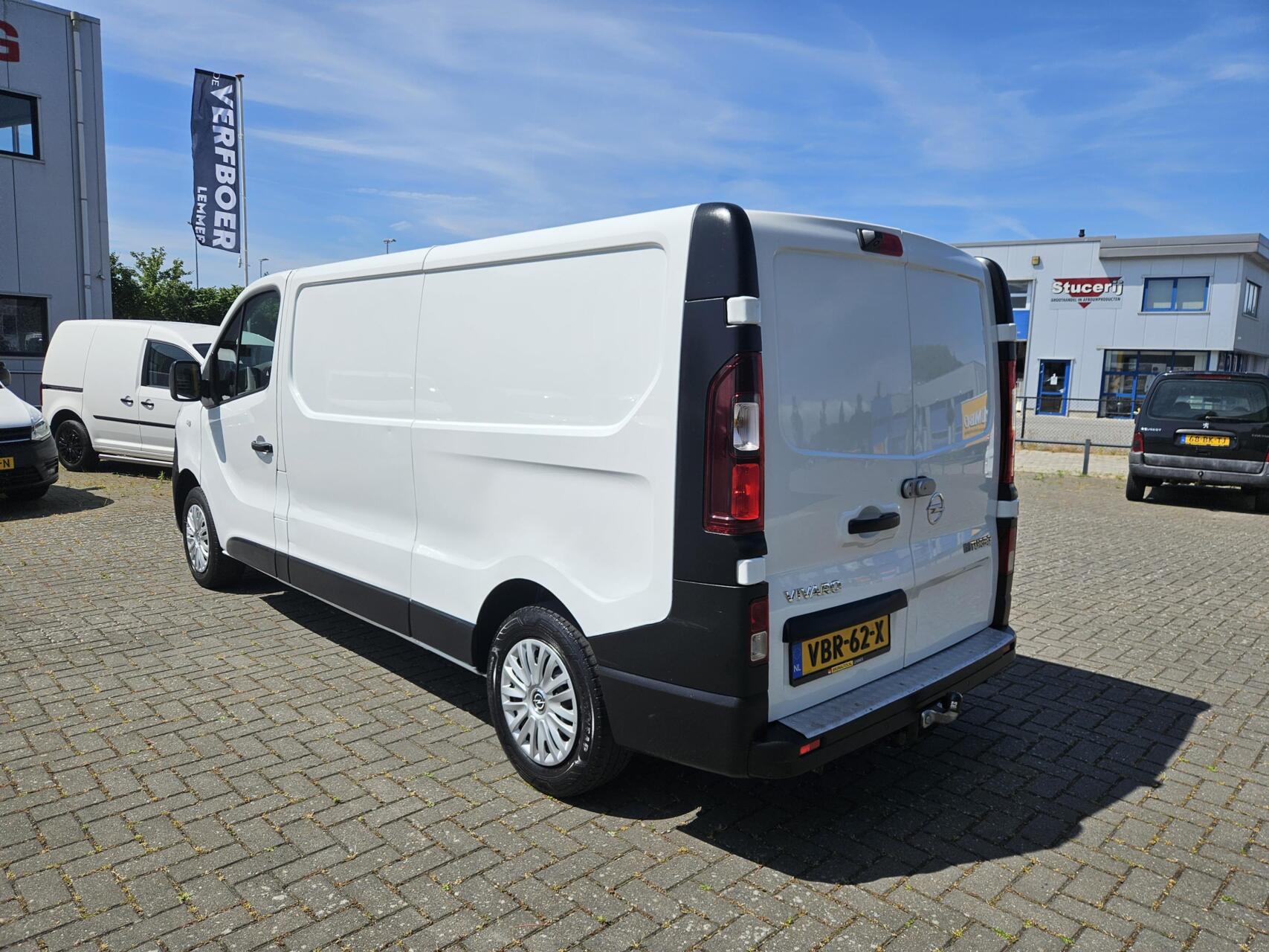Foto van Opel Vivaro-b