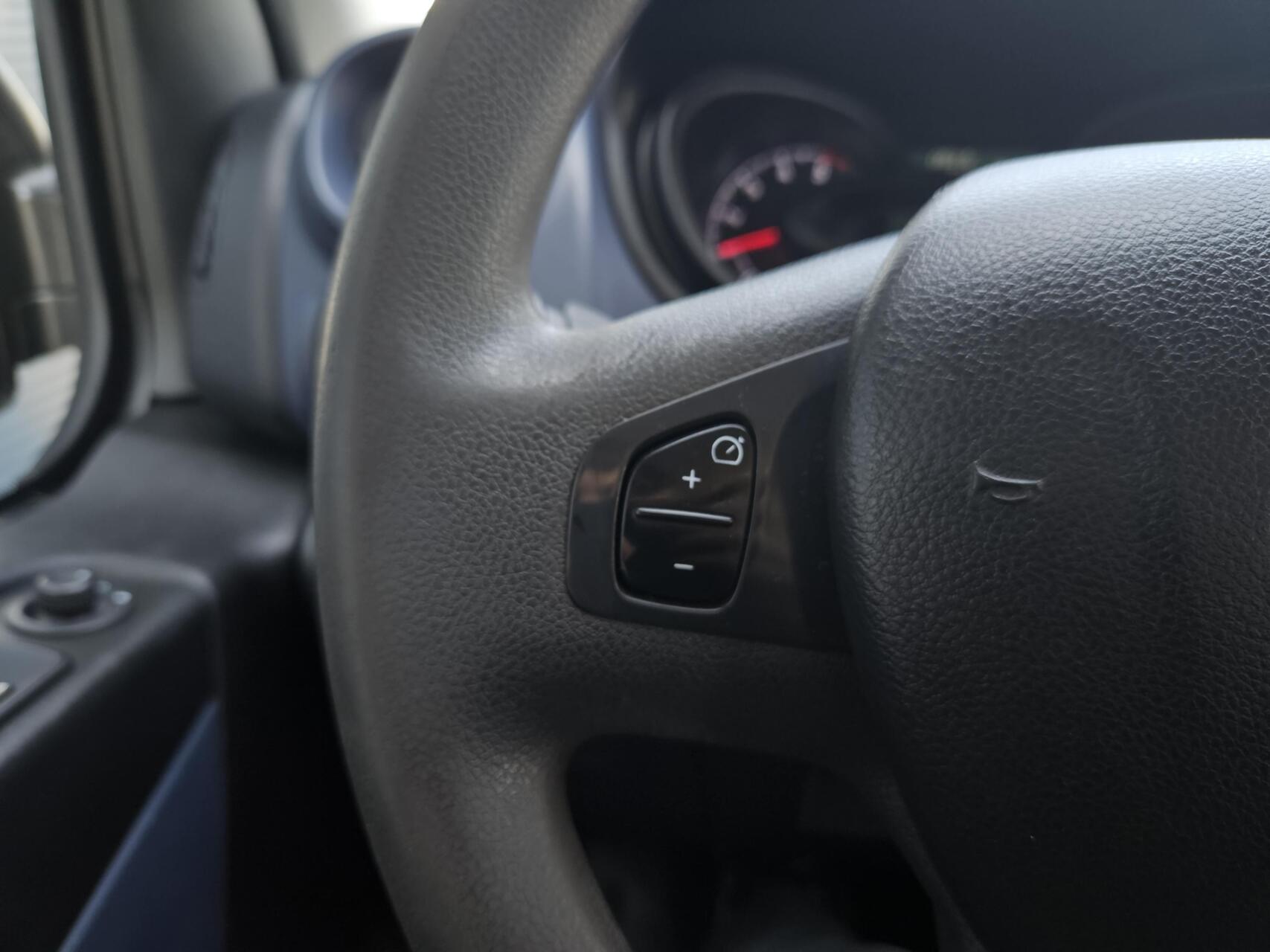 Foto van Opel Vivaro-b