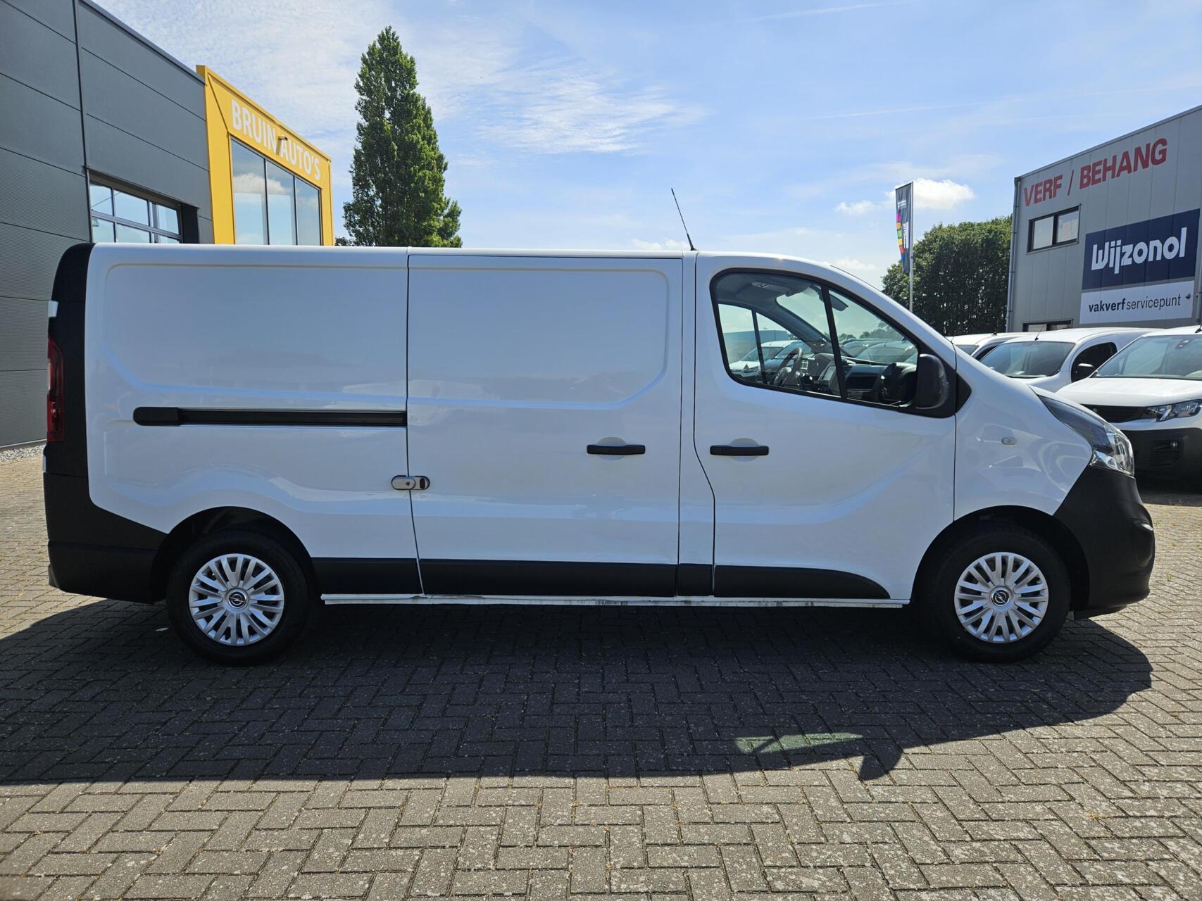 Foto van Opel Vivaro-b
