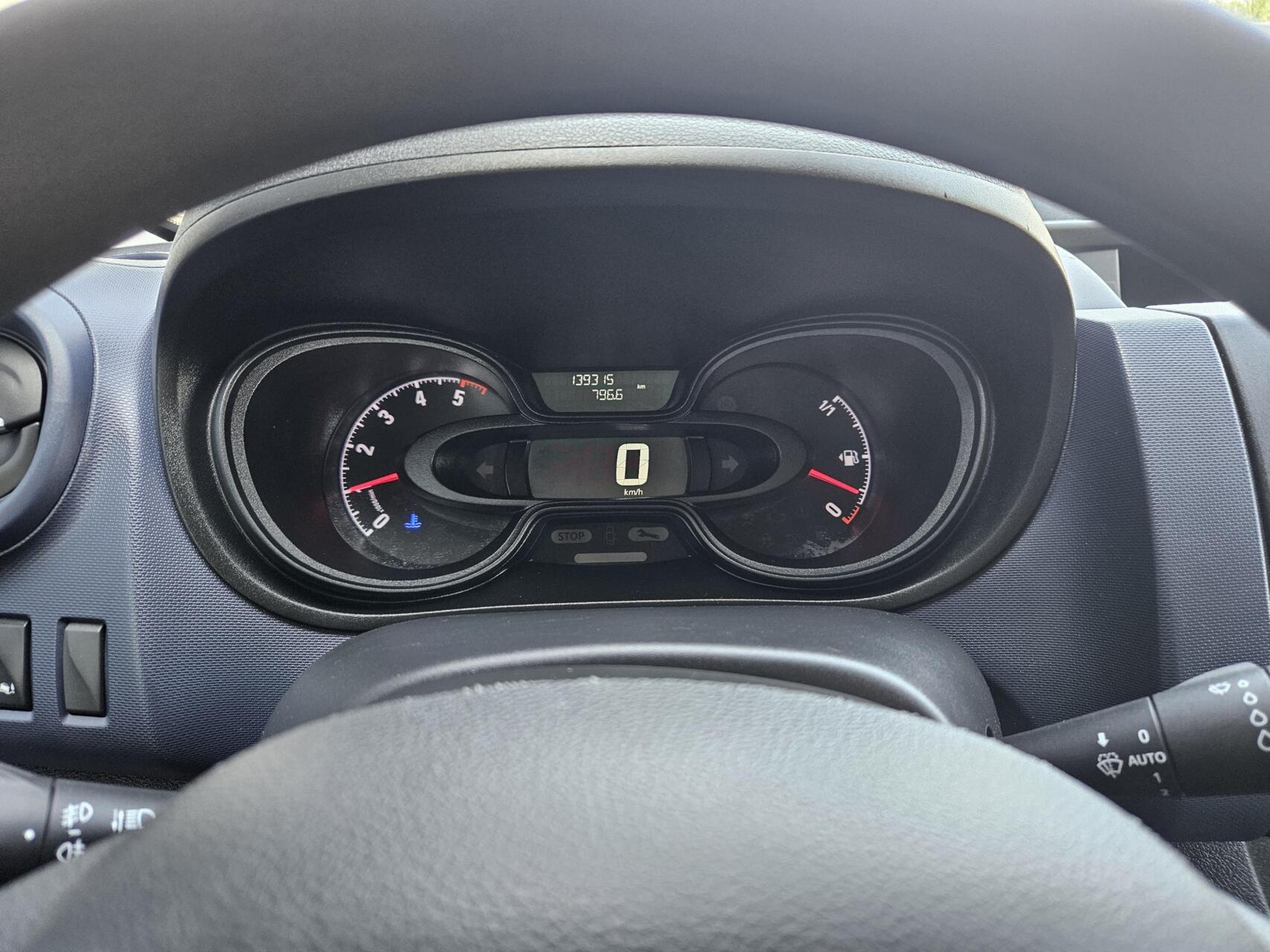 Foto van Opel Vivaro-b