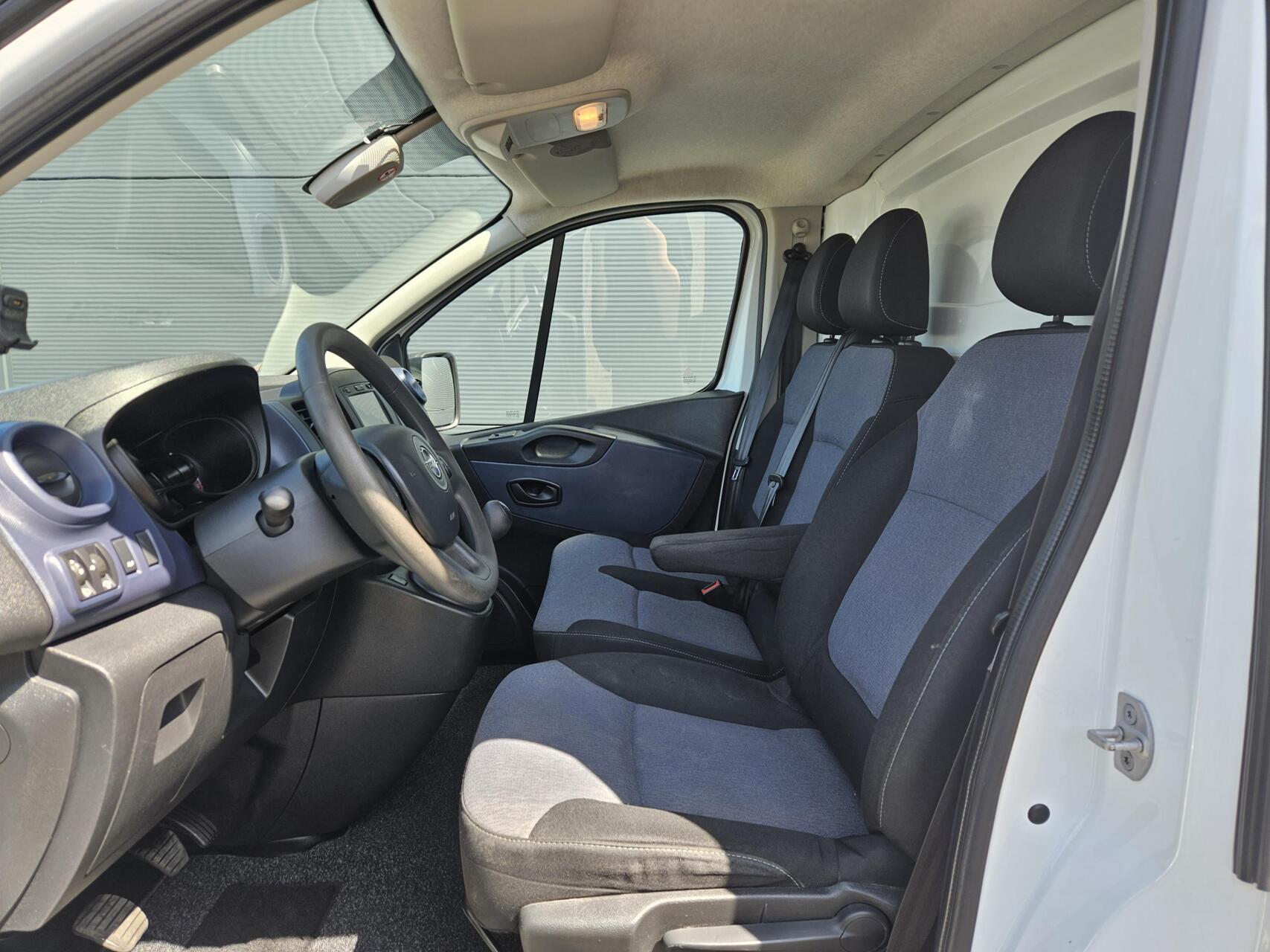 Foto van Opel Vivaro-b