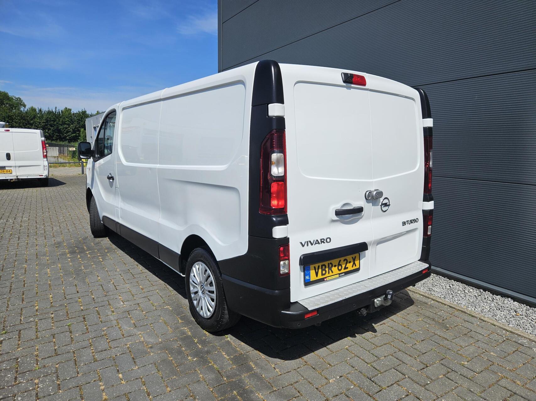 Foto van Opel Vivaro-b
