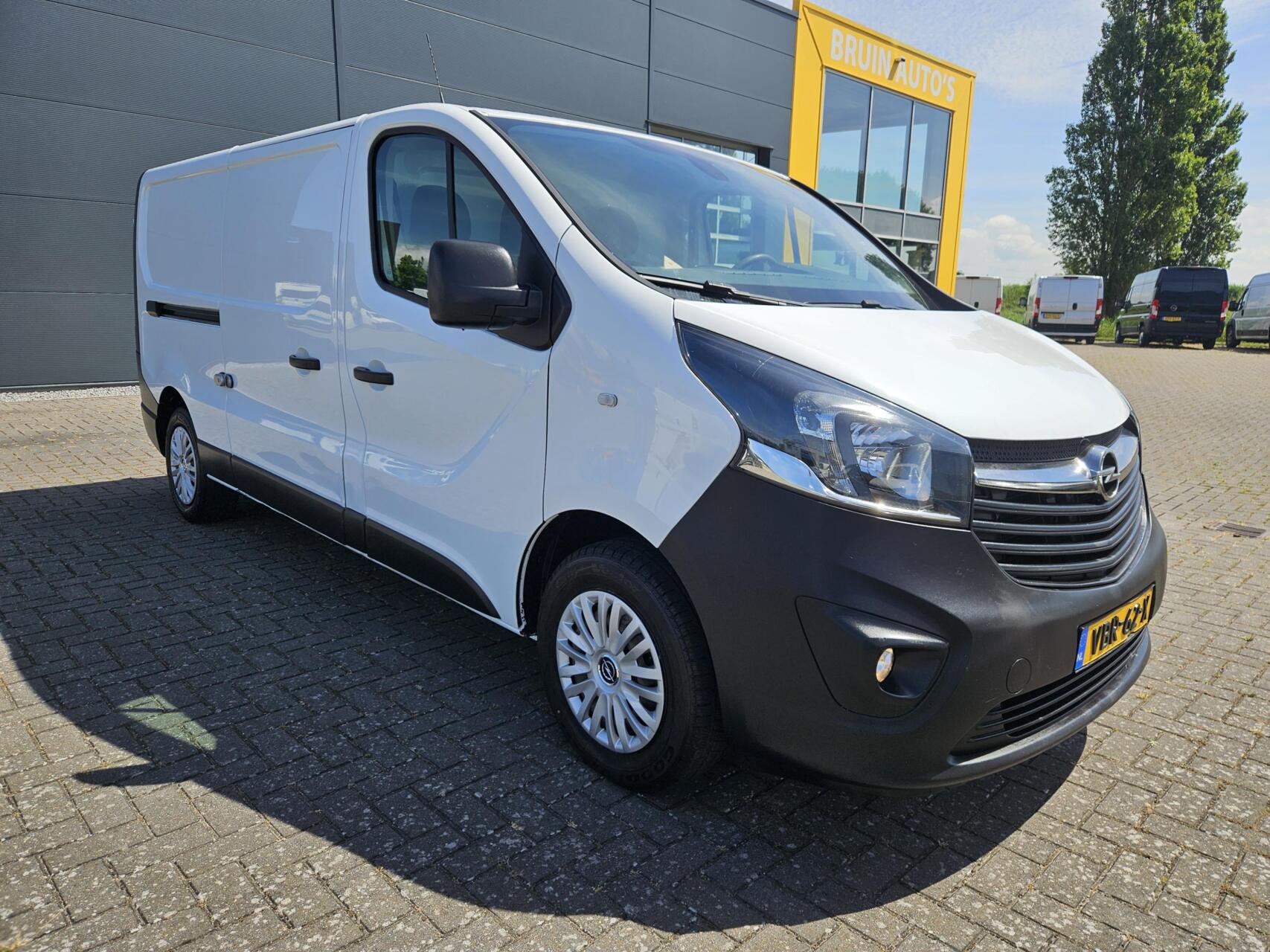 Foto van Opel Vivaro-b